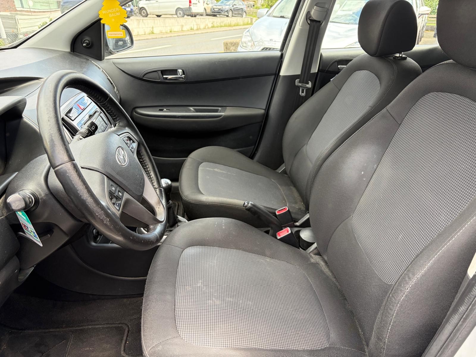 HYUNDAI i20 1.2 Comfort-image-13