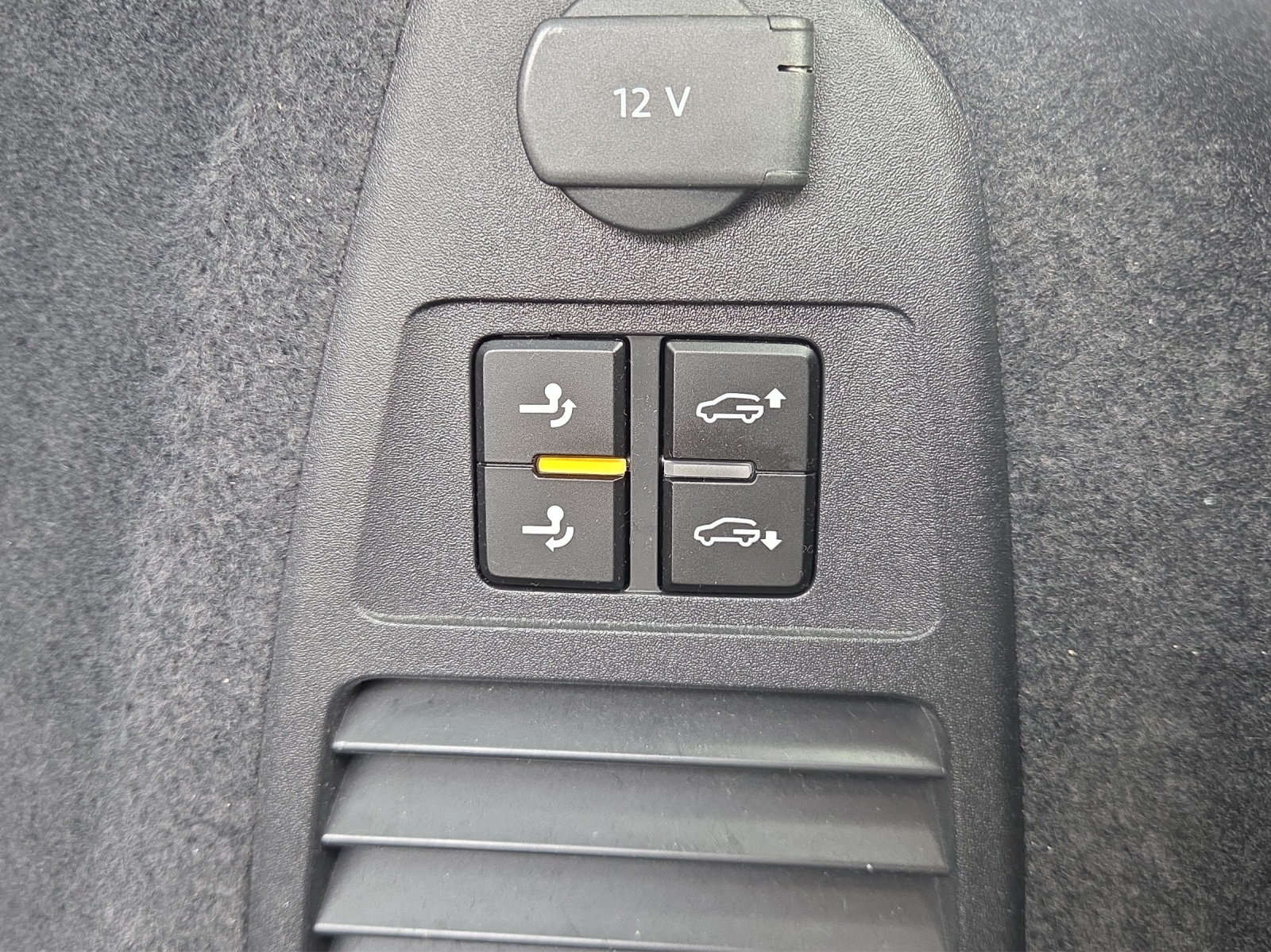 VW Touareg 3.0 TDI R-Line Tiptronic-image-13