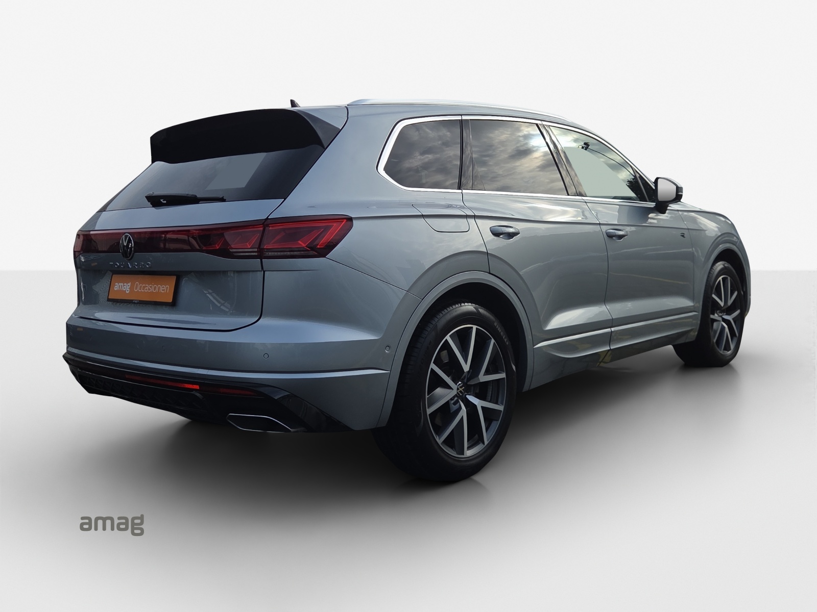 VW Touareg 3.0 TDI R-Line Tiptronic-image-4