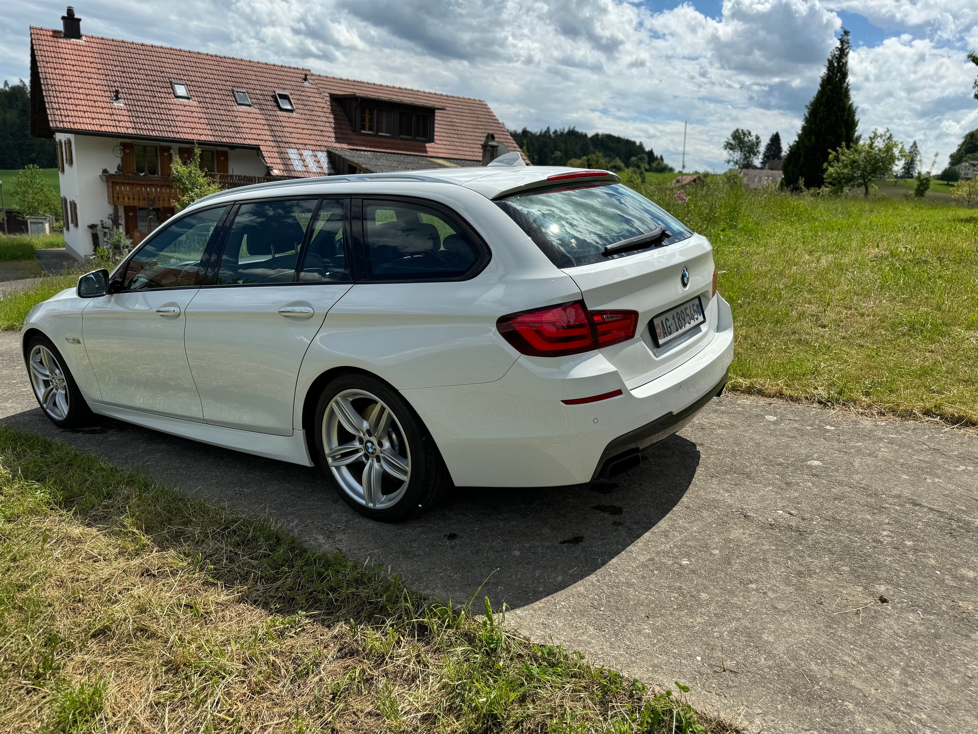 BMW 550i-image-3