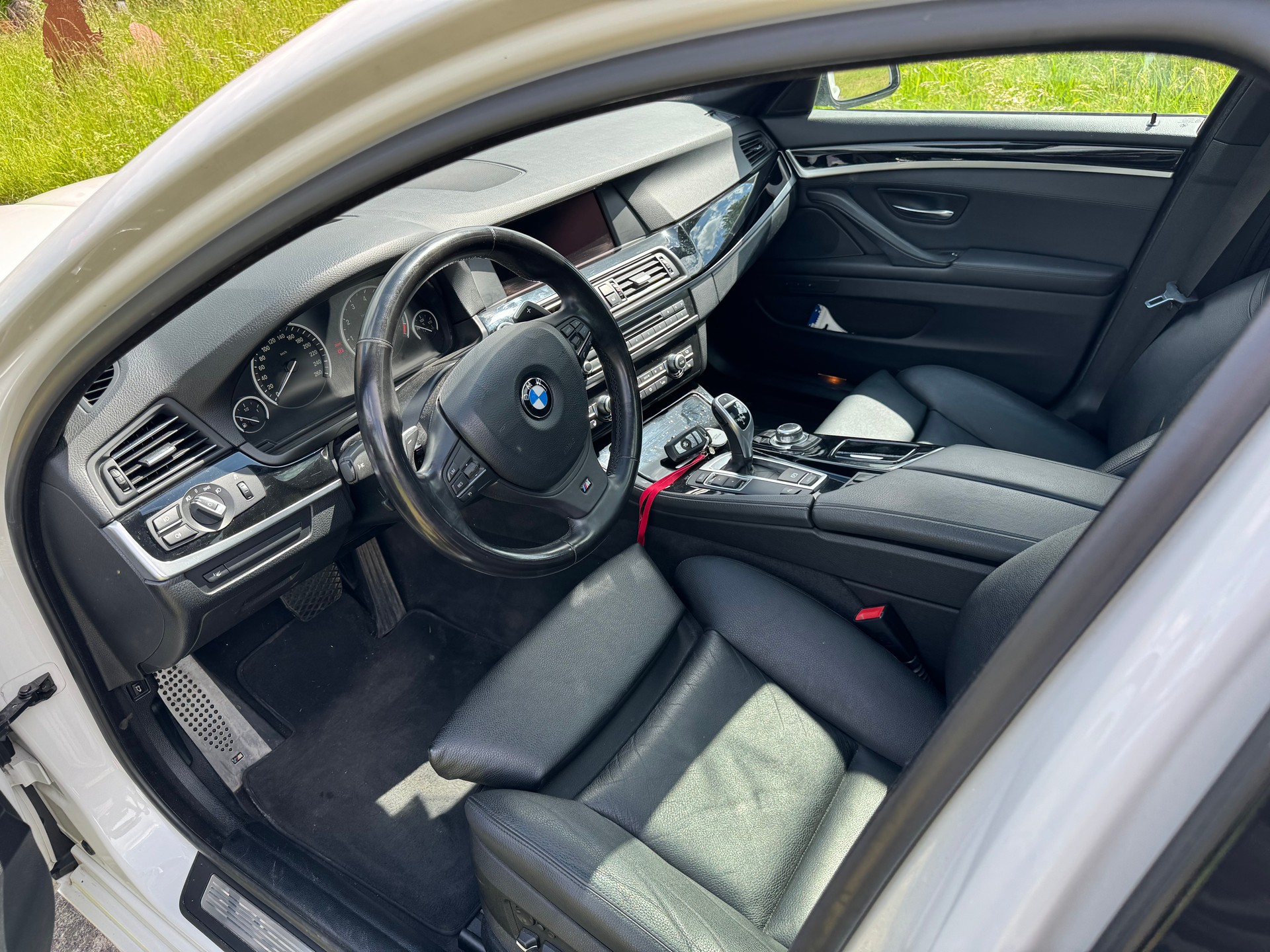 BMW 550i-image-2