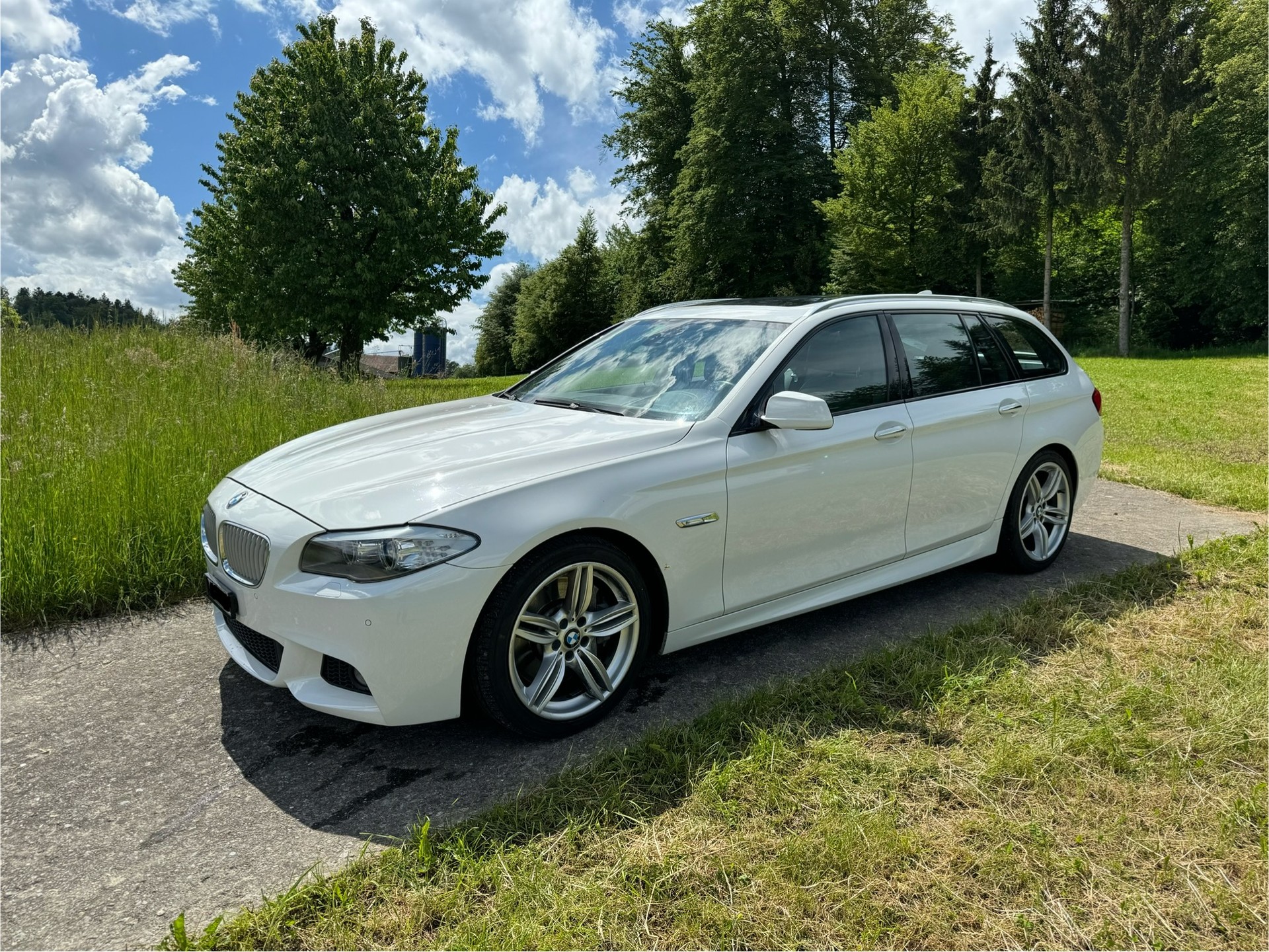 BMW 550i-image-0