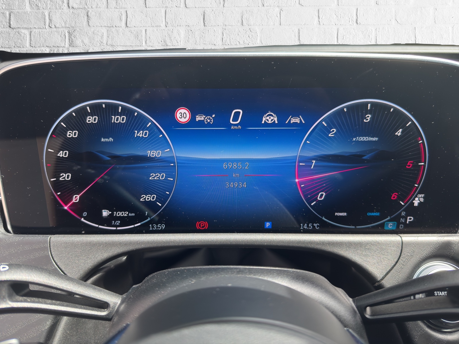 MERCEDES-BENZ E 220 d 4Matic 9G-Tronic-image-12