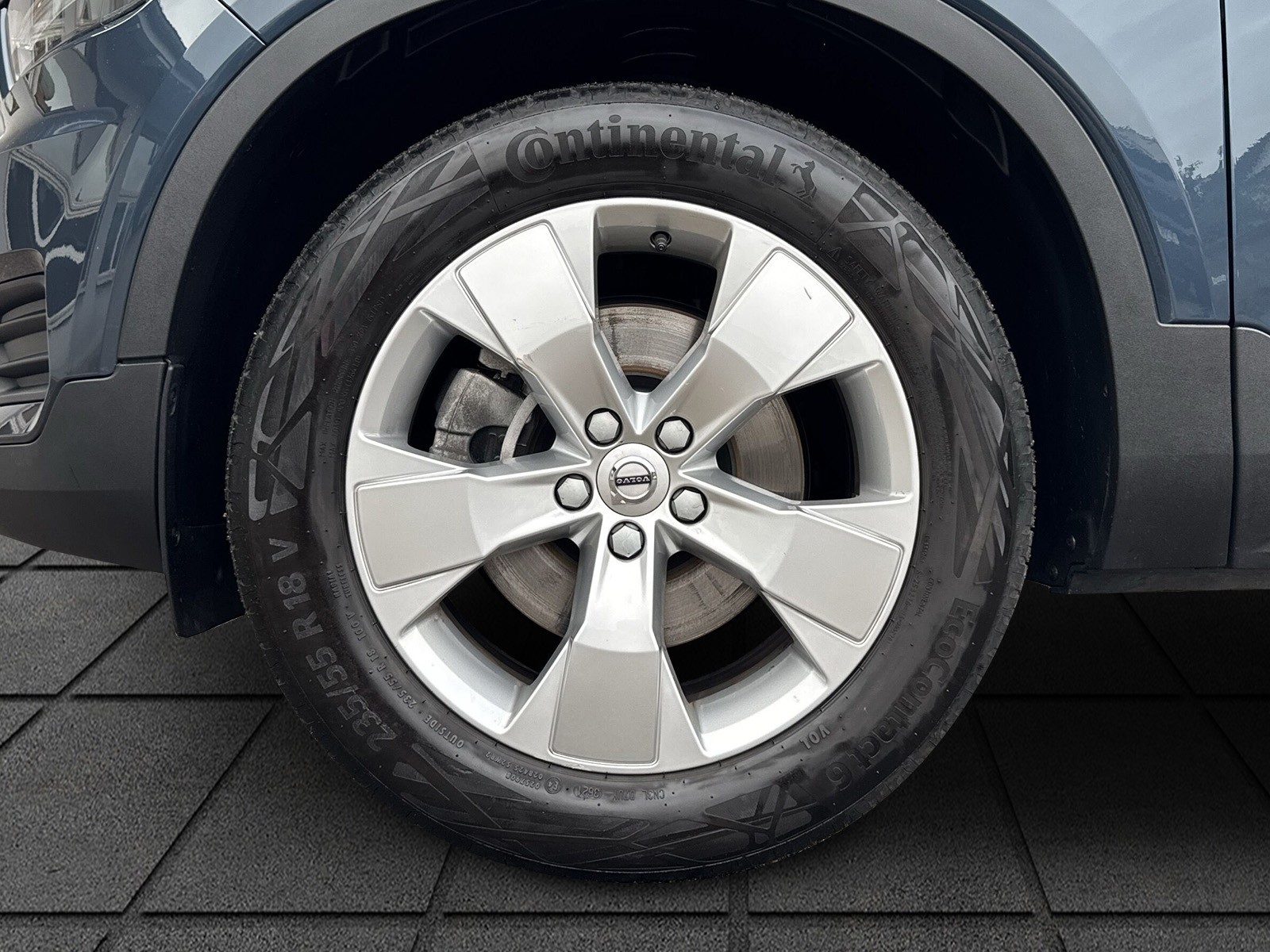 VOLVO XC40 2.0 B4 MH Momentum-image-4