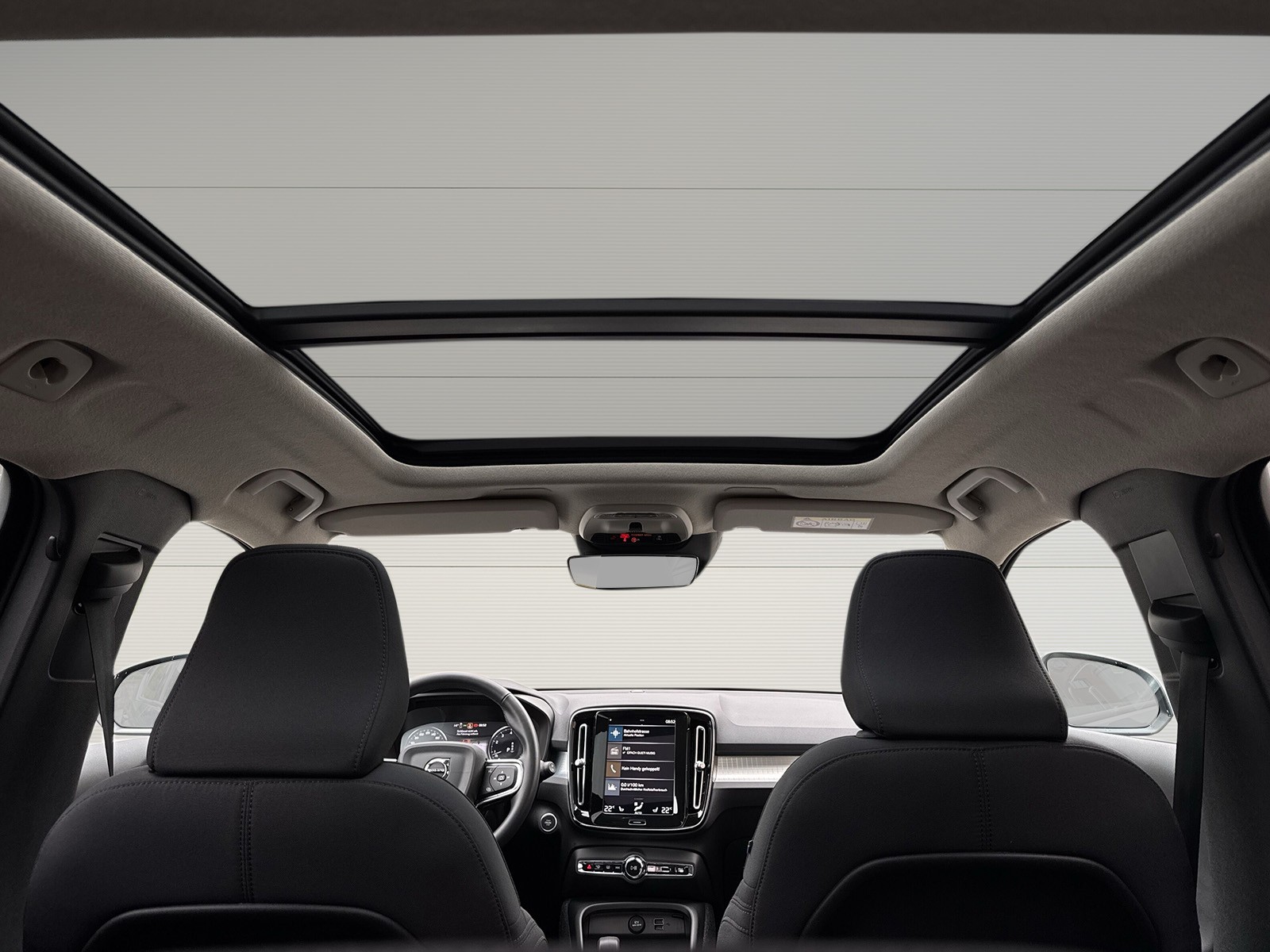 VOLVO XC40 2.0 B4 MH Momentum-image-11