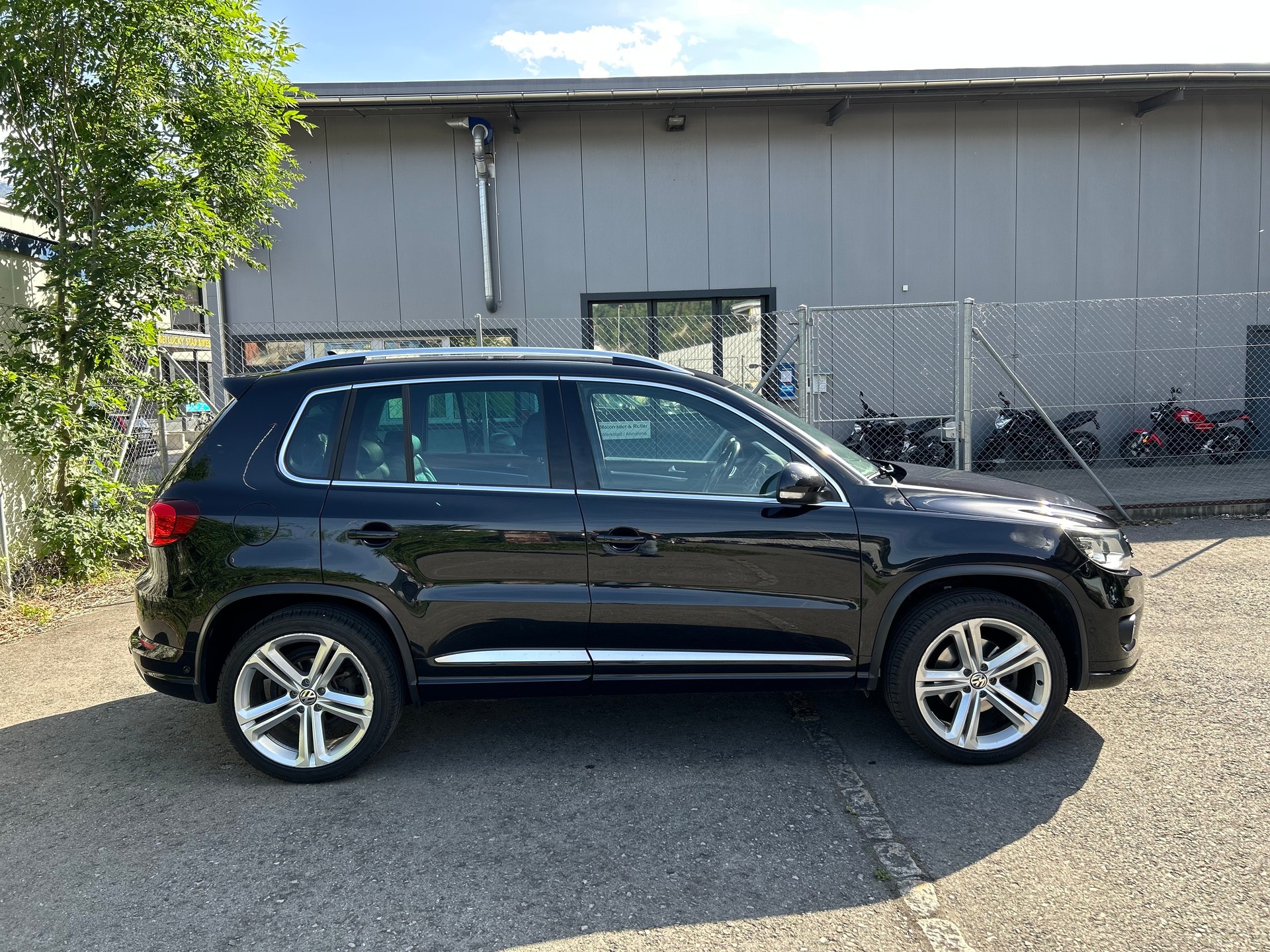 VW Tiguan 2.0 TDI Cityscape 4Motion DSG R-Line Highline CUP-image-6