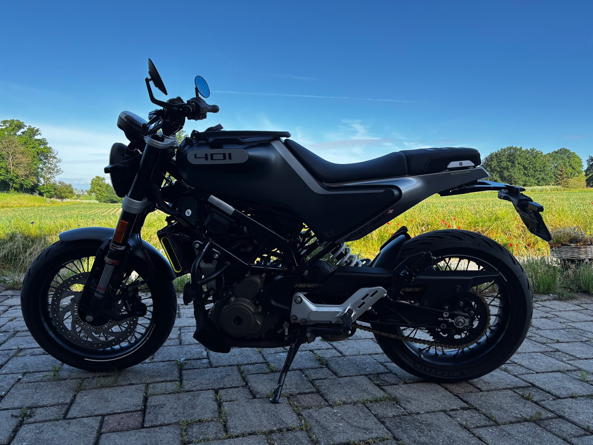 HUSQVARNA Svartpilen 401