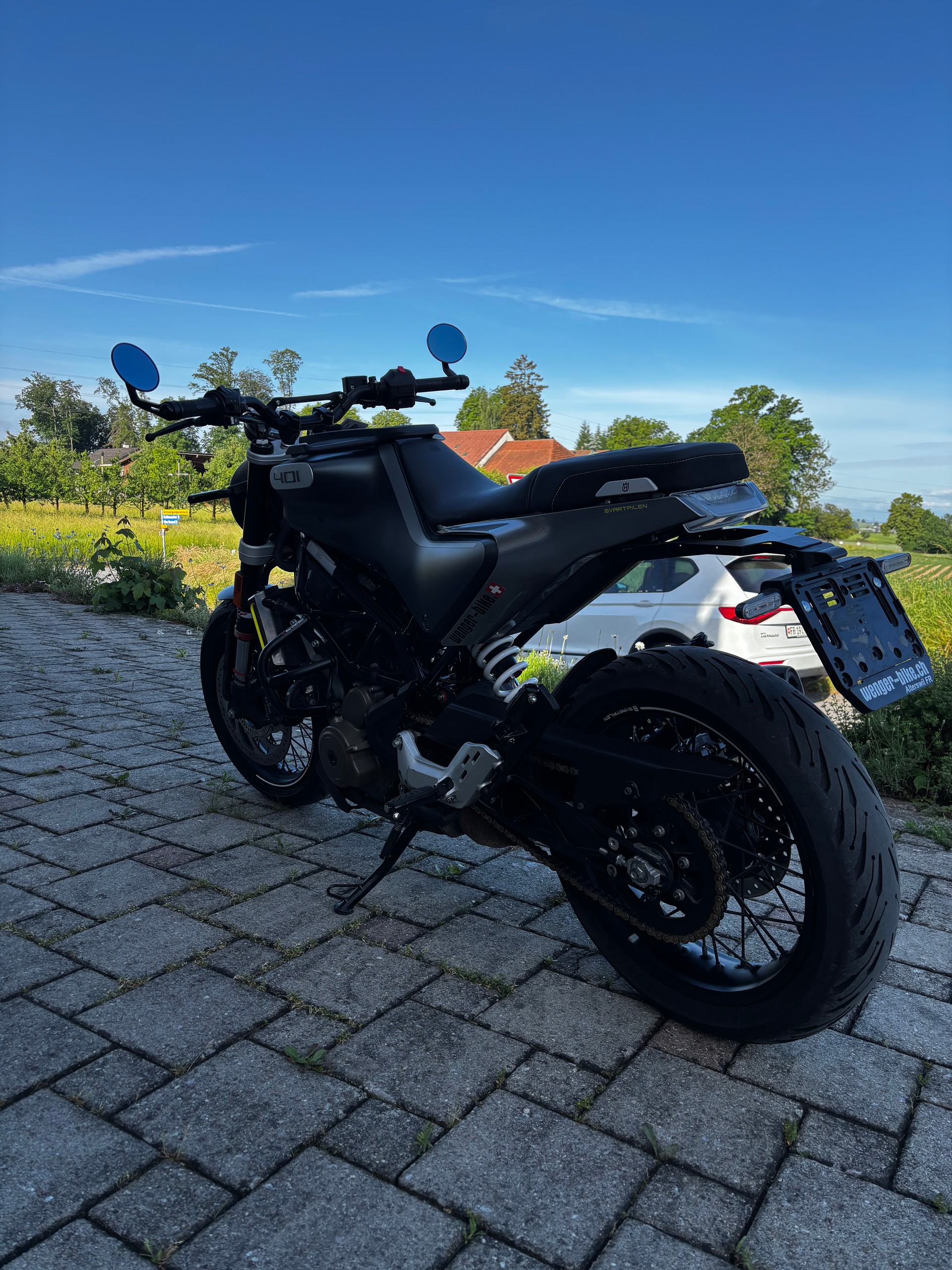 HUSQVARNA Svartpilen 401-image-4