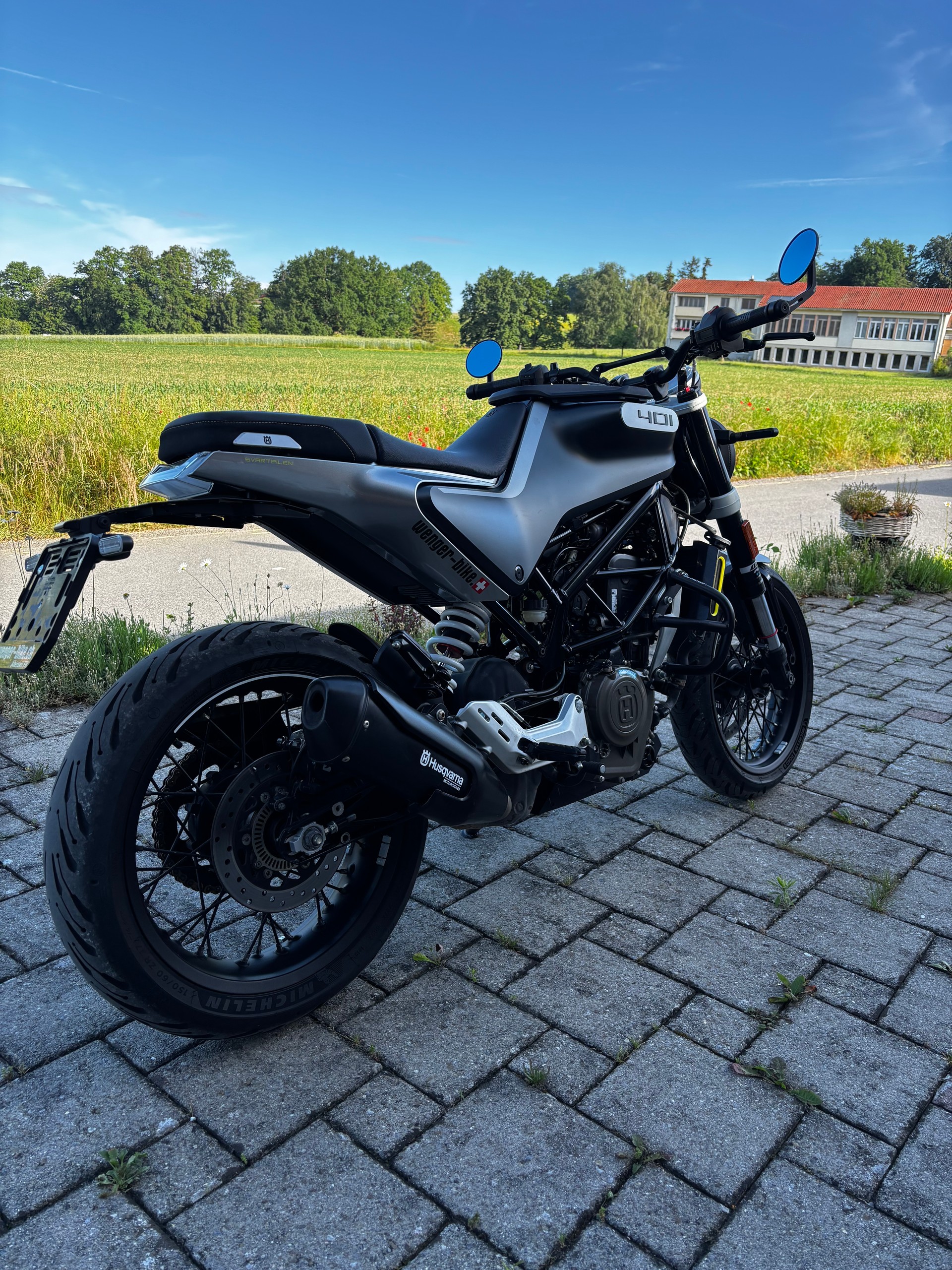 HUSQVARNA Svartpilen 401-image-5
