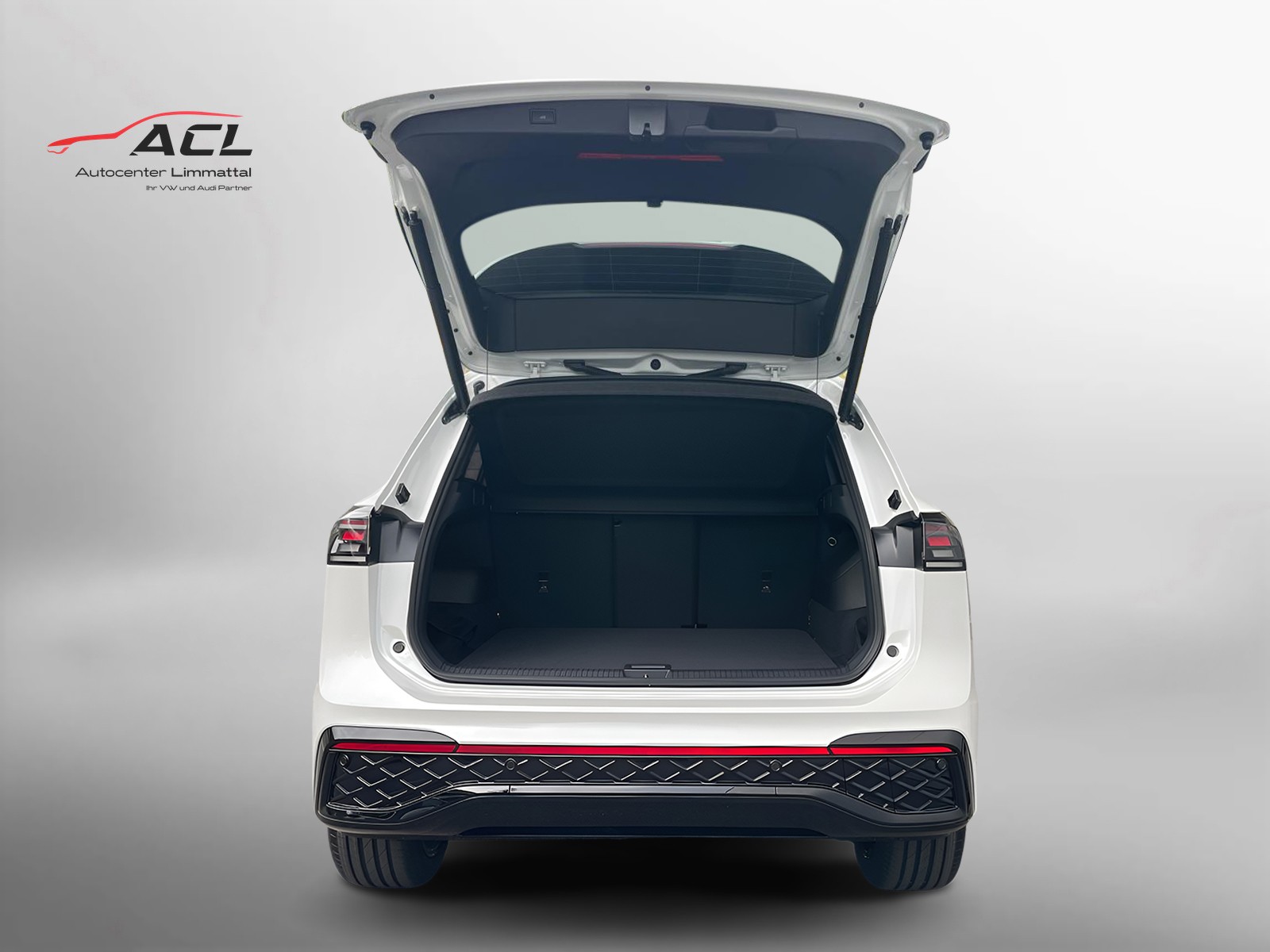 VW Tiguan R-Line 2.0TSI 204PS 4Motion DSG-image-9