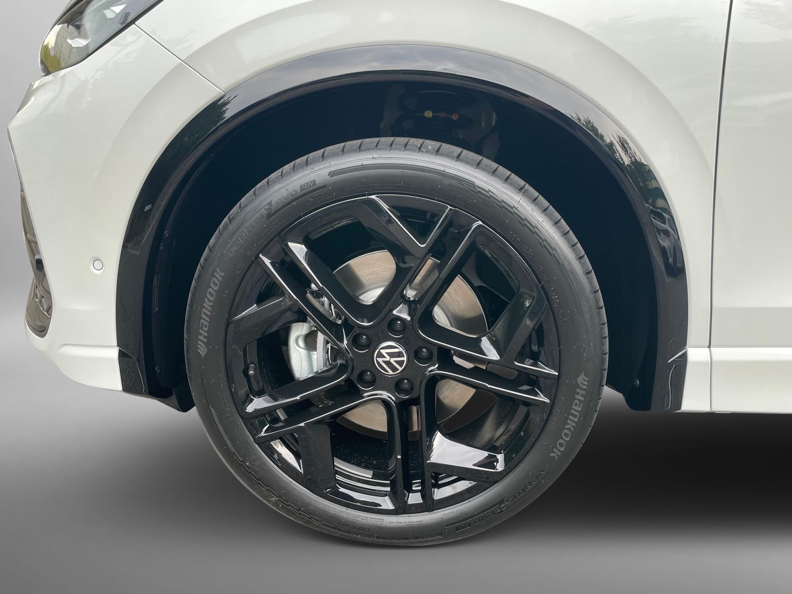 VW Tiguan R-Line 2.0TSI 204PS 4Motion DSG-image-3