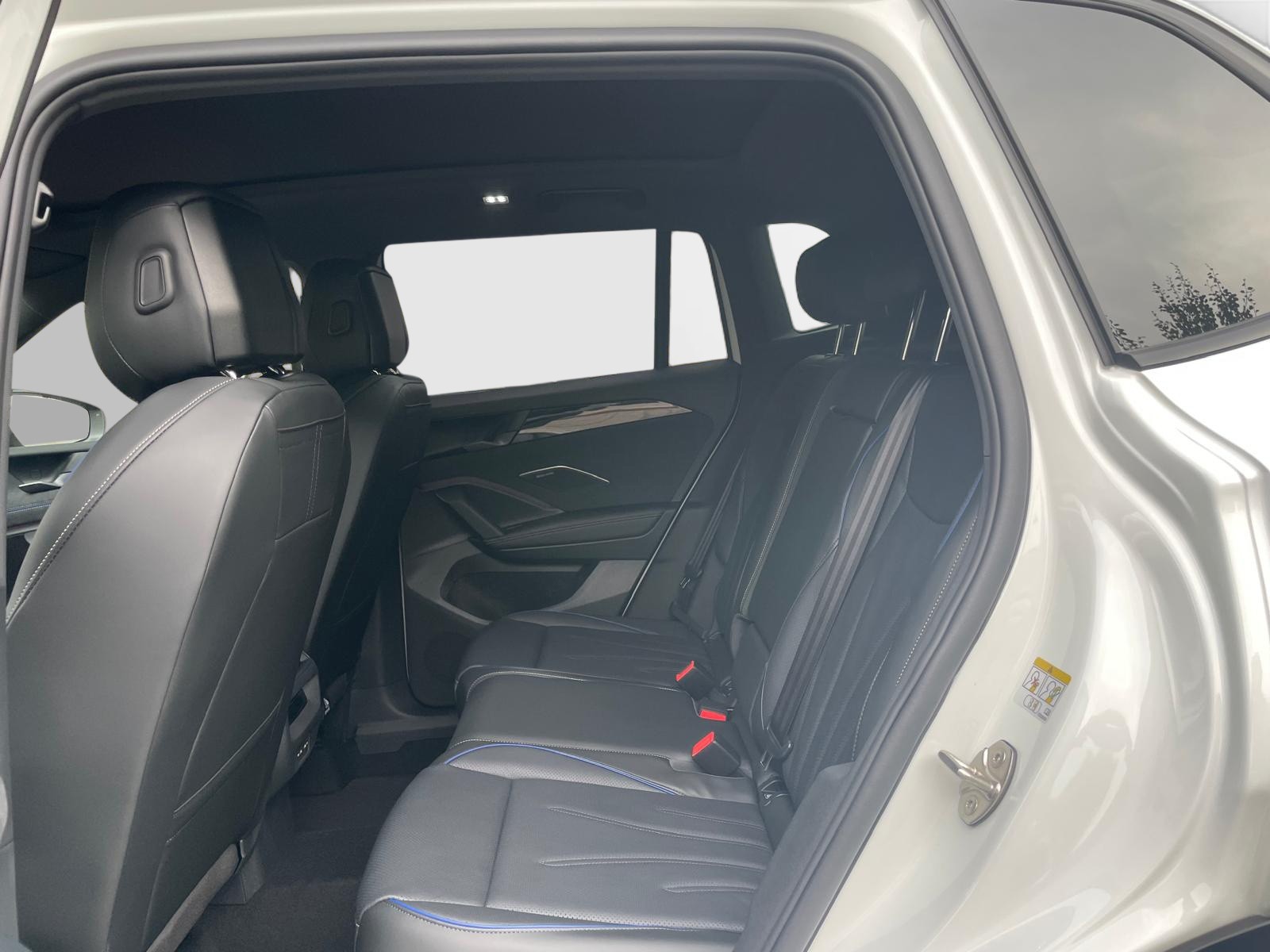 VW Tiguan R-Line 2.0TSI 204PS 4Motion DSG-image-6