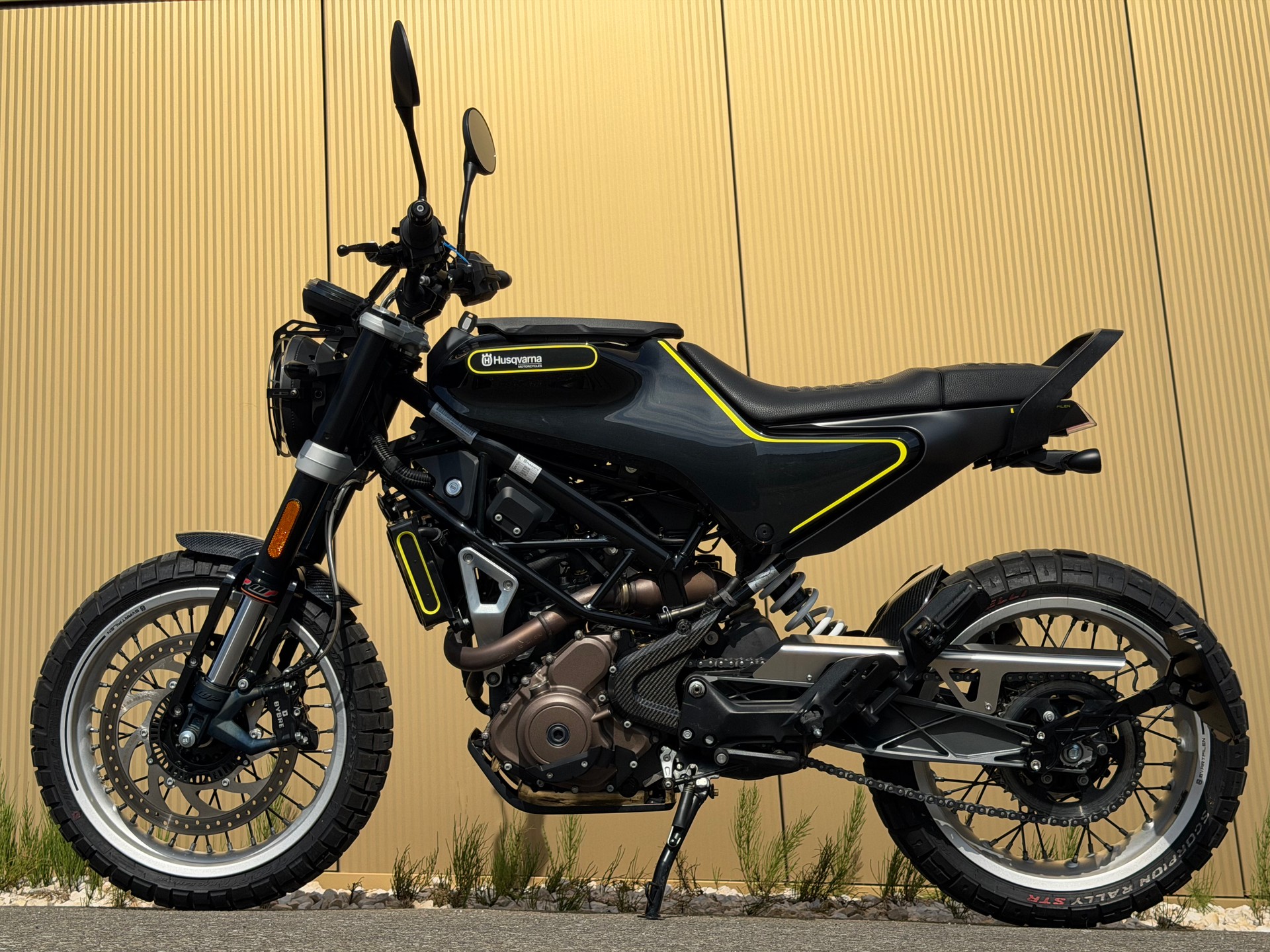 HUSQVARNA Svartpilen 401-image-10