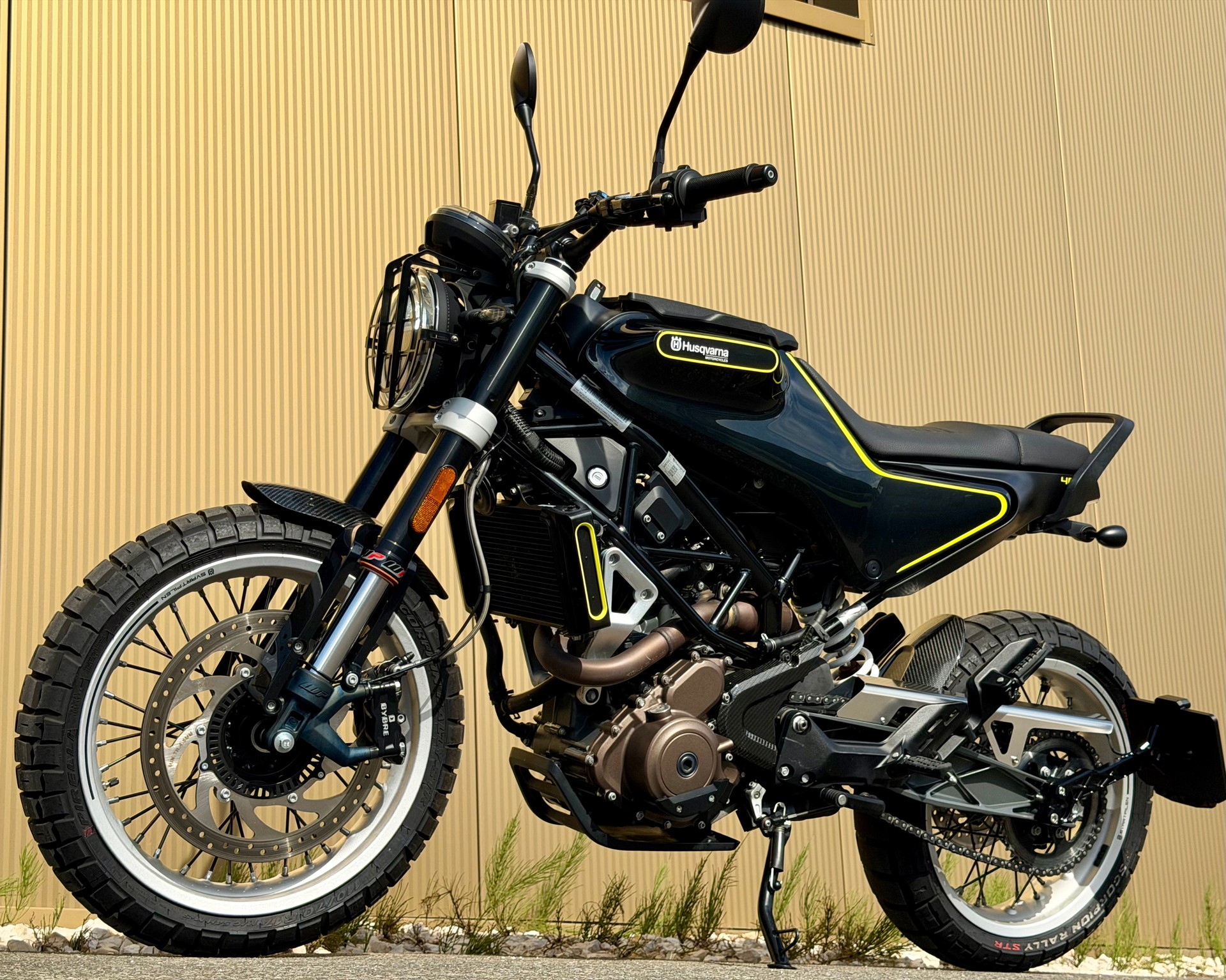HUSQVARNA Svartpilen 401-image-9
