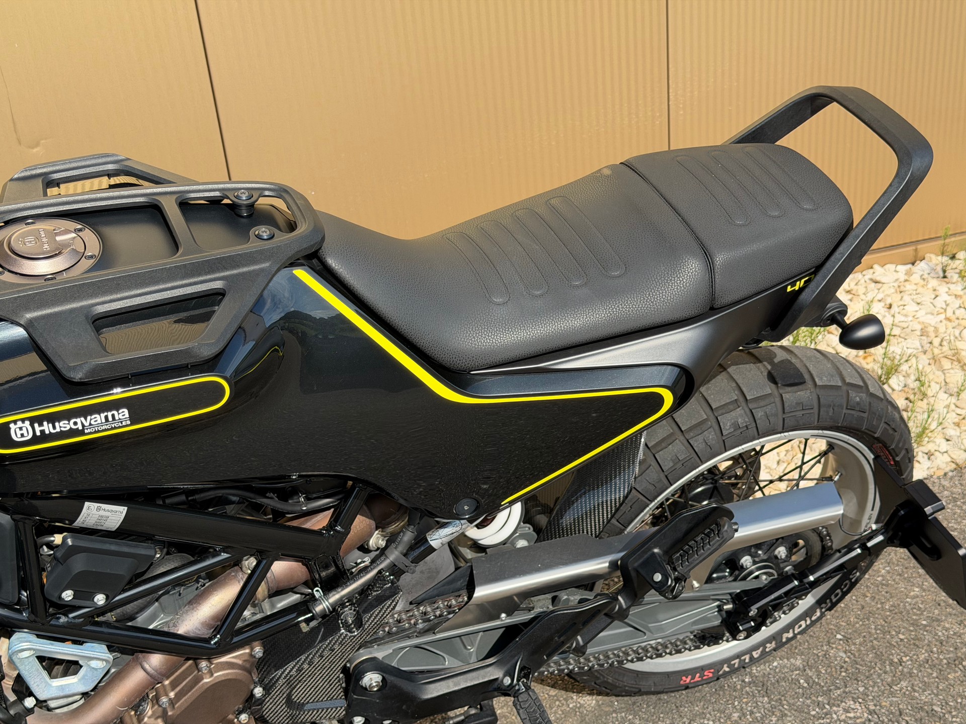 HUSQVARNA Svartpilen 401-image-14