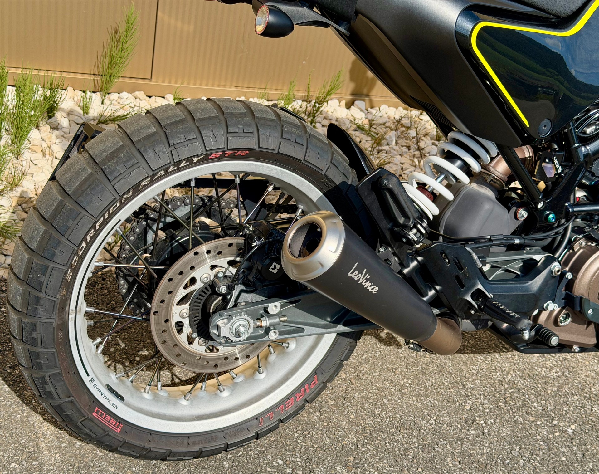HUSQVARNA Svartpilen 401-image-6