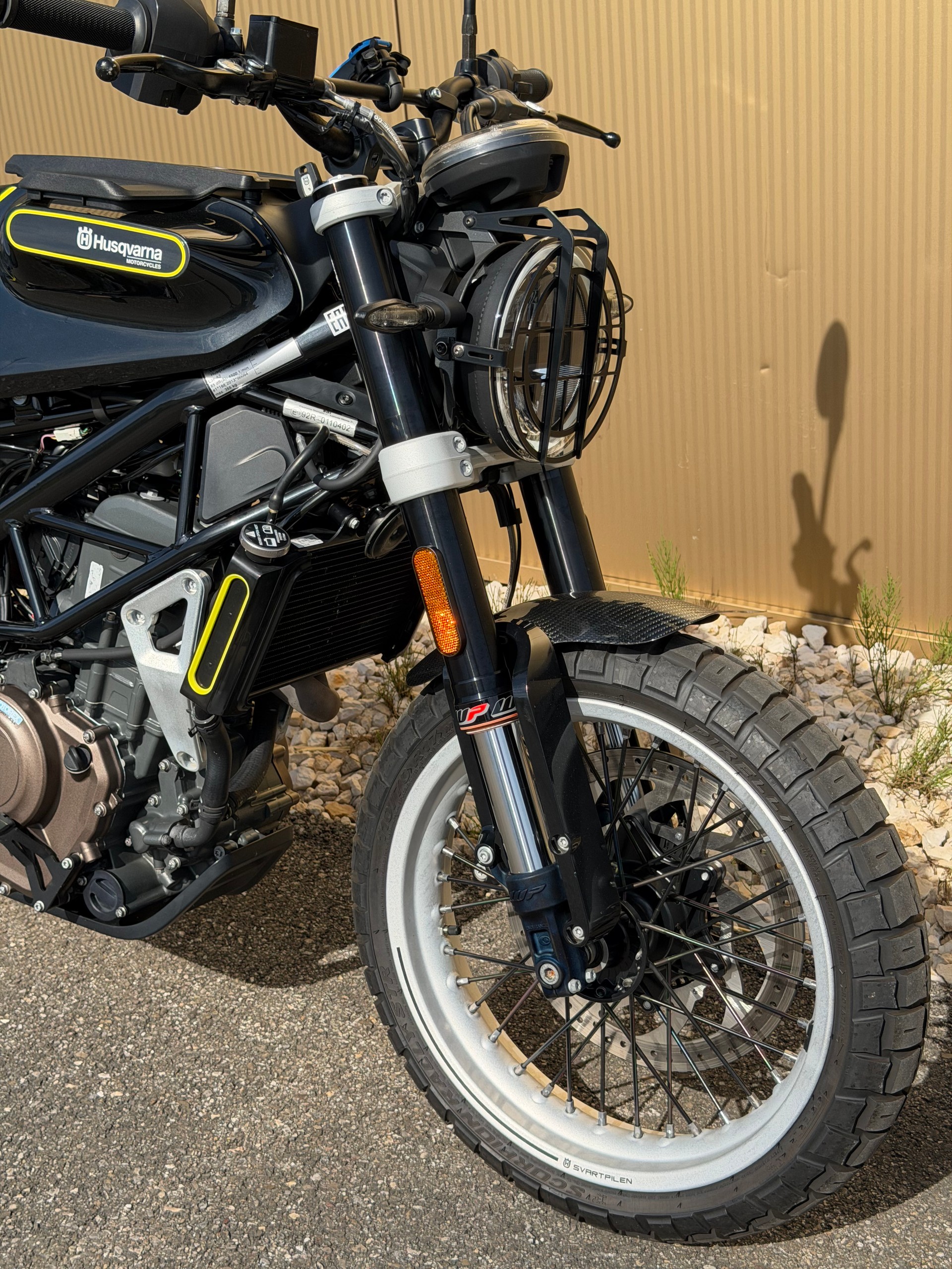 HUSQVARNA Svartpilen 401-showroom-element-1