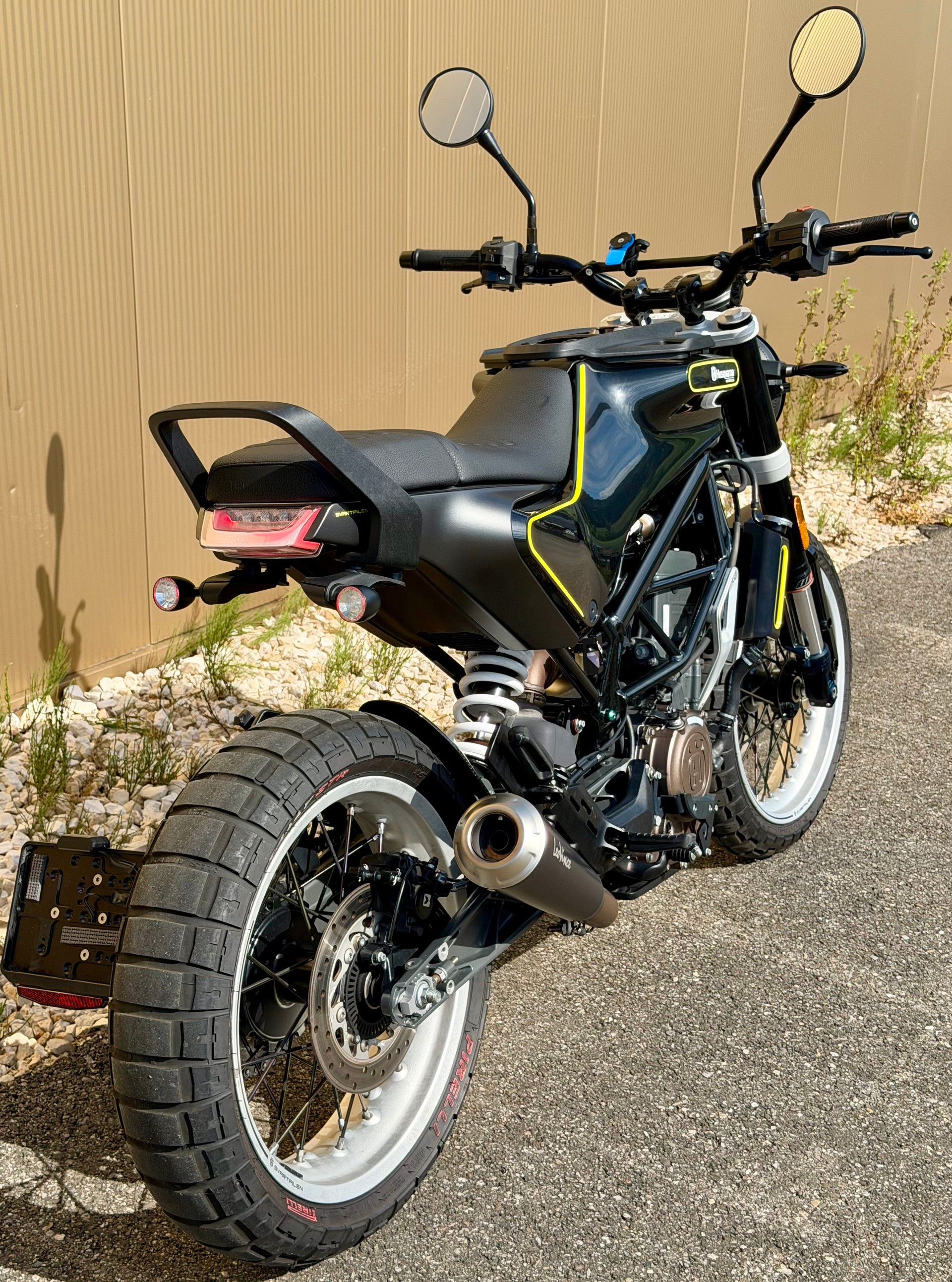 HUSQVARNA Svartpilen 401-image-5
