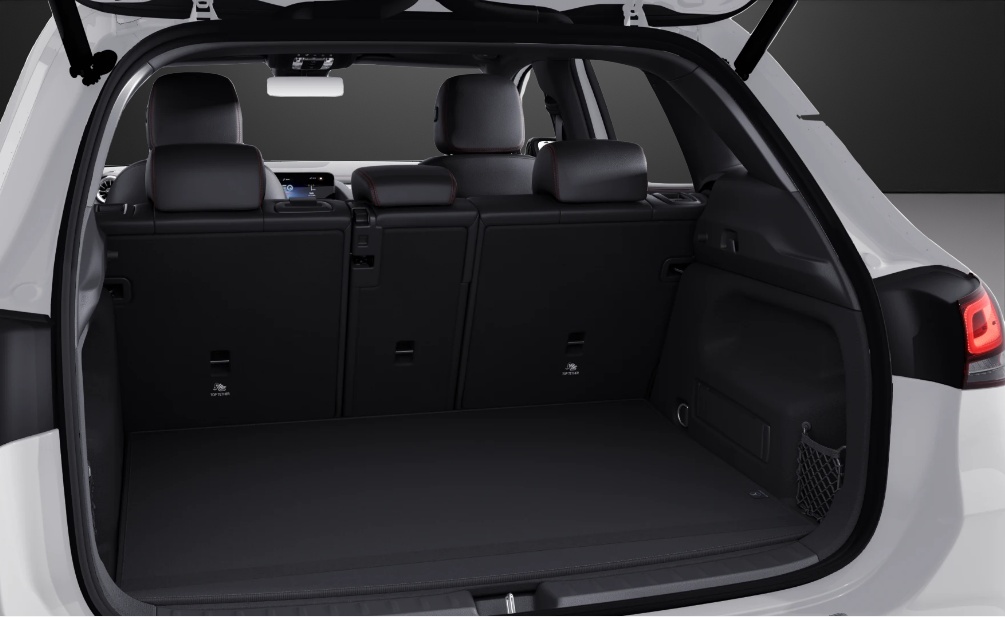 MERCEDES-BENZ EQA 300 AMG Line 4Matic-image-3
