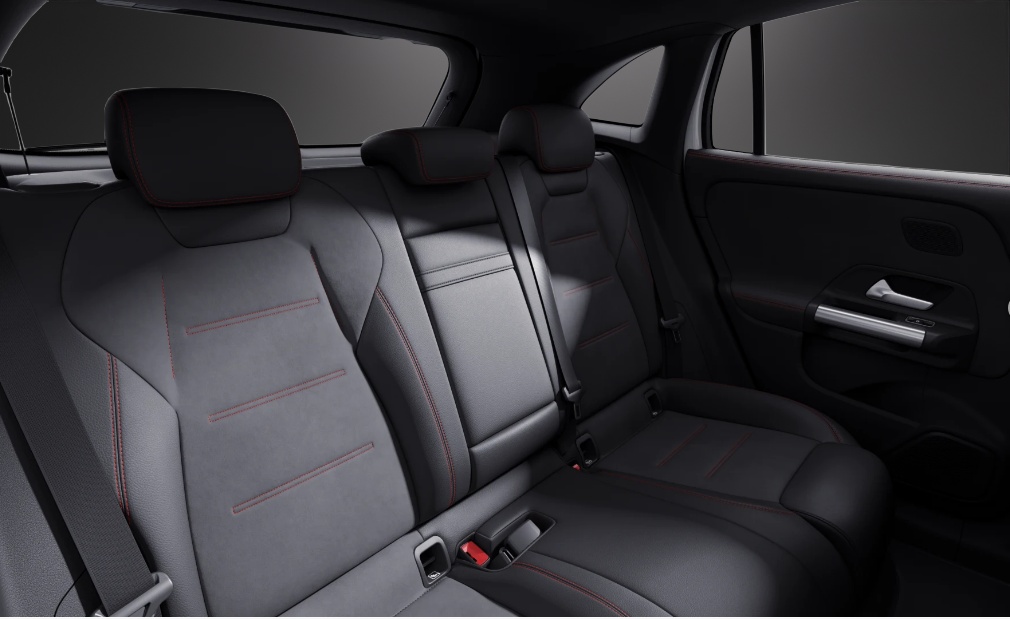 MERCEDES-BENZ EQA 300 AMG Line 4Matic-image-9