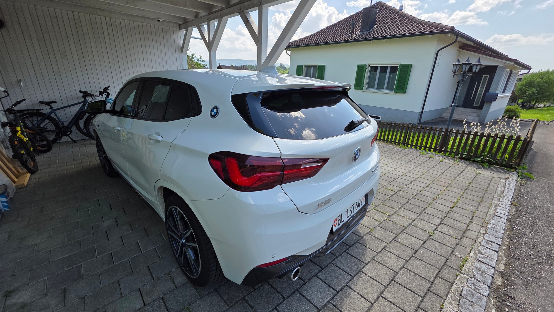 BMW 25e xDrive-image-3
