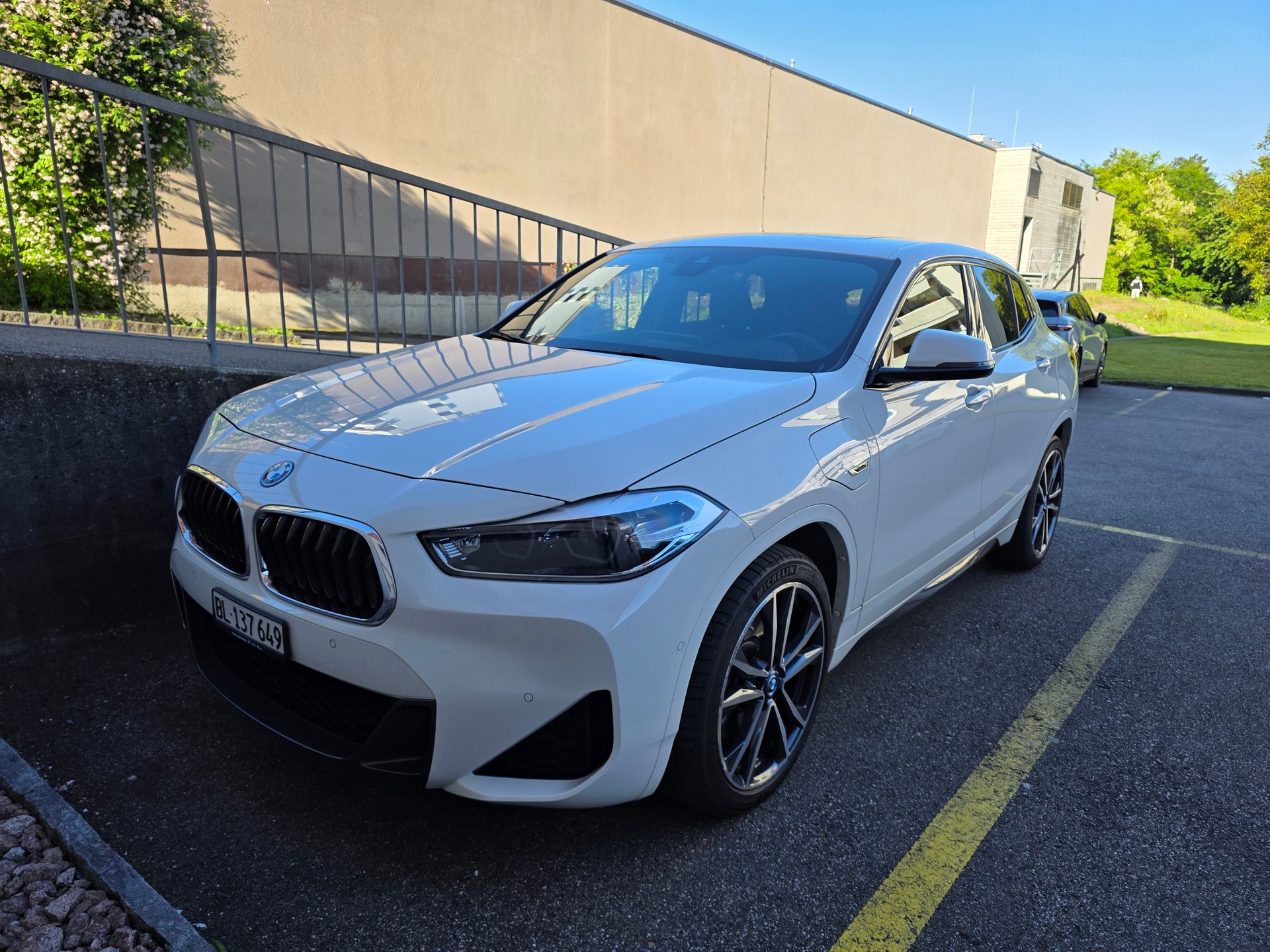 BMW 25e xDrive-image-0