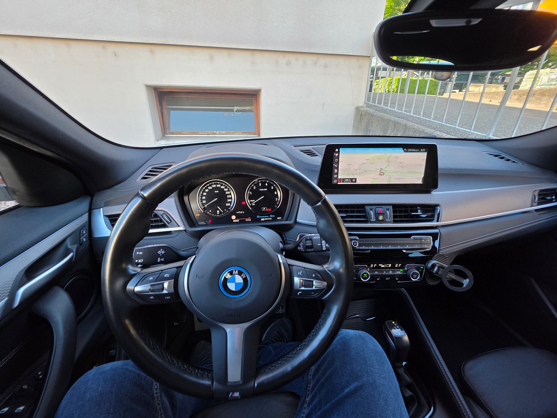 BMW 25e xDrive-image-4