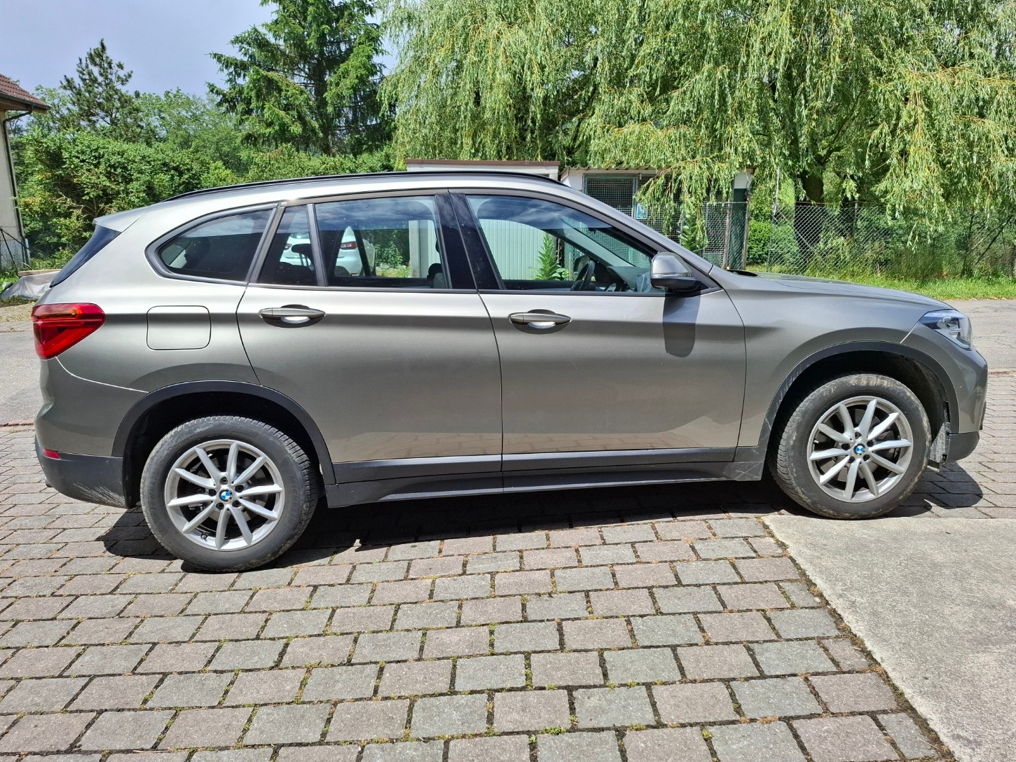 BMW X1 xDrive20i-image-0