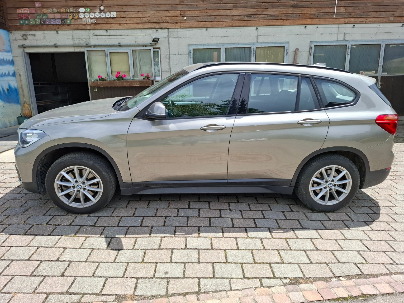 BMW X1 xDrive20i-image-3