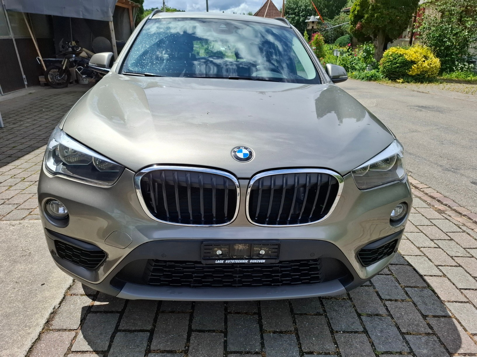 BMW X1 xDrive20i-image-1