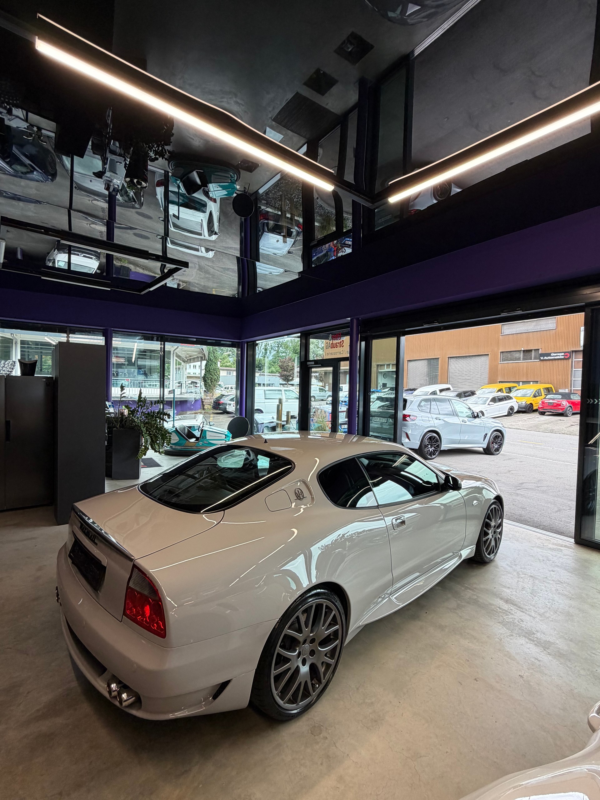 MASERATI GRANSPORT-showroom-element-2
