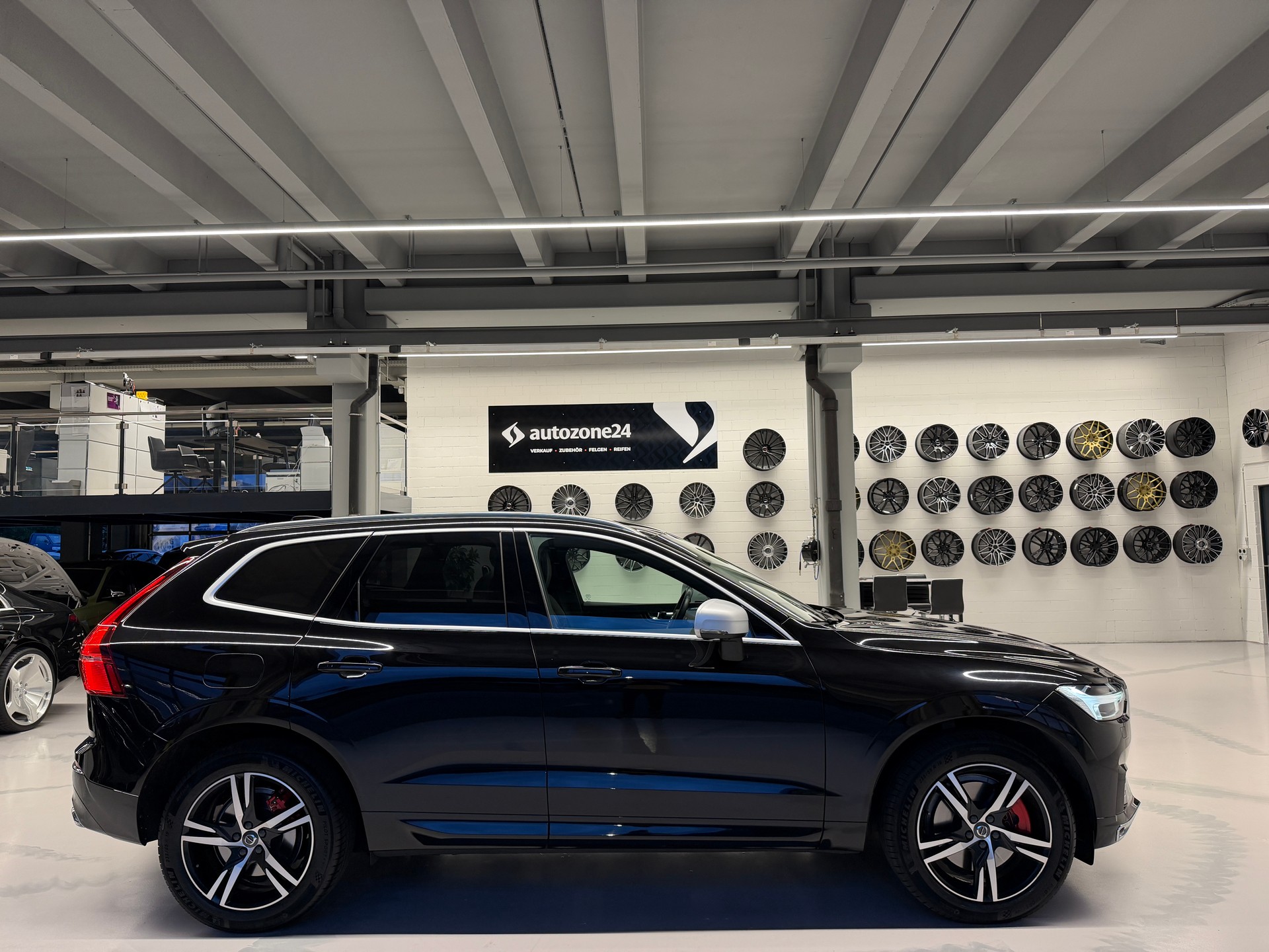 VOLVO XC60 2.0 T5 R-Design AWD-image-6