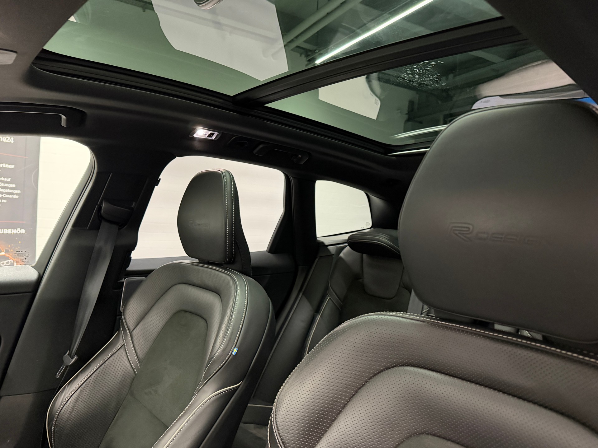 VOLVO XC60 2.0 T5 R-Design AWD-image-12