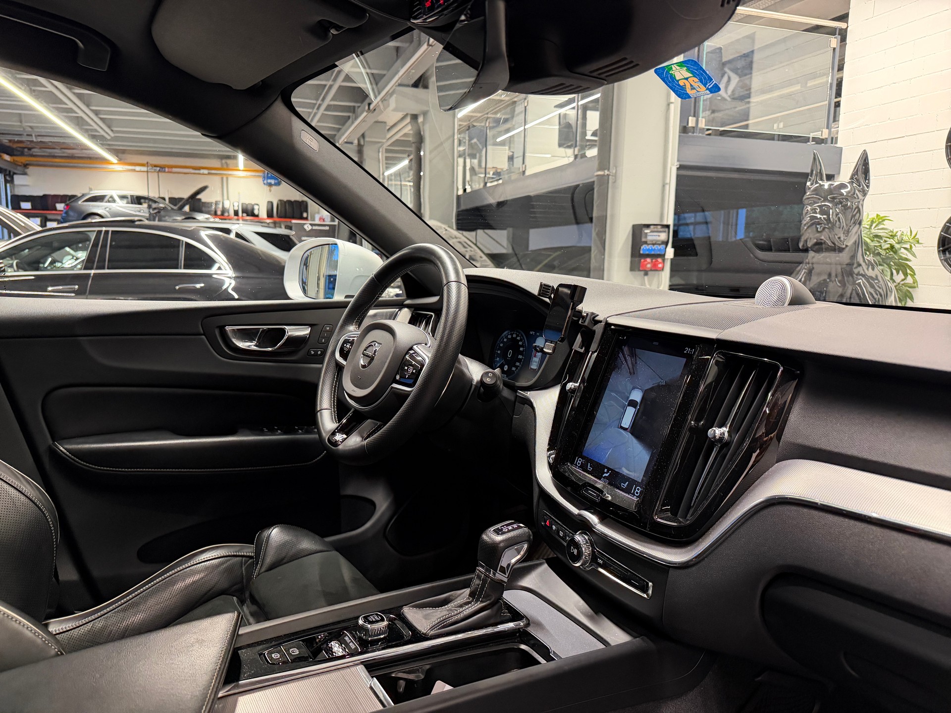 VOLVO XC60 2.0 T5 R-Design AWD-image-9