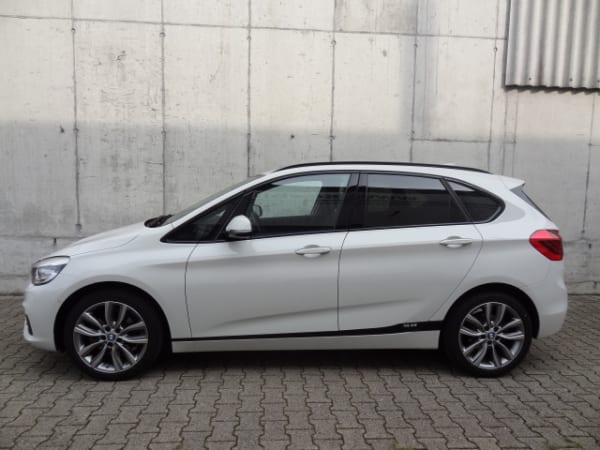 BMW 220i-image-0