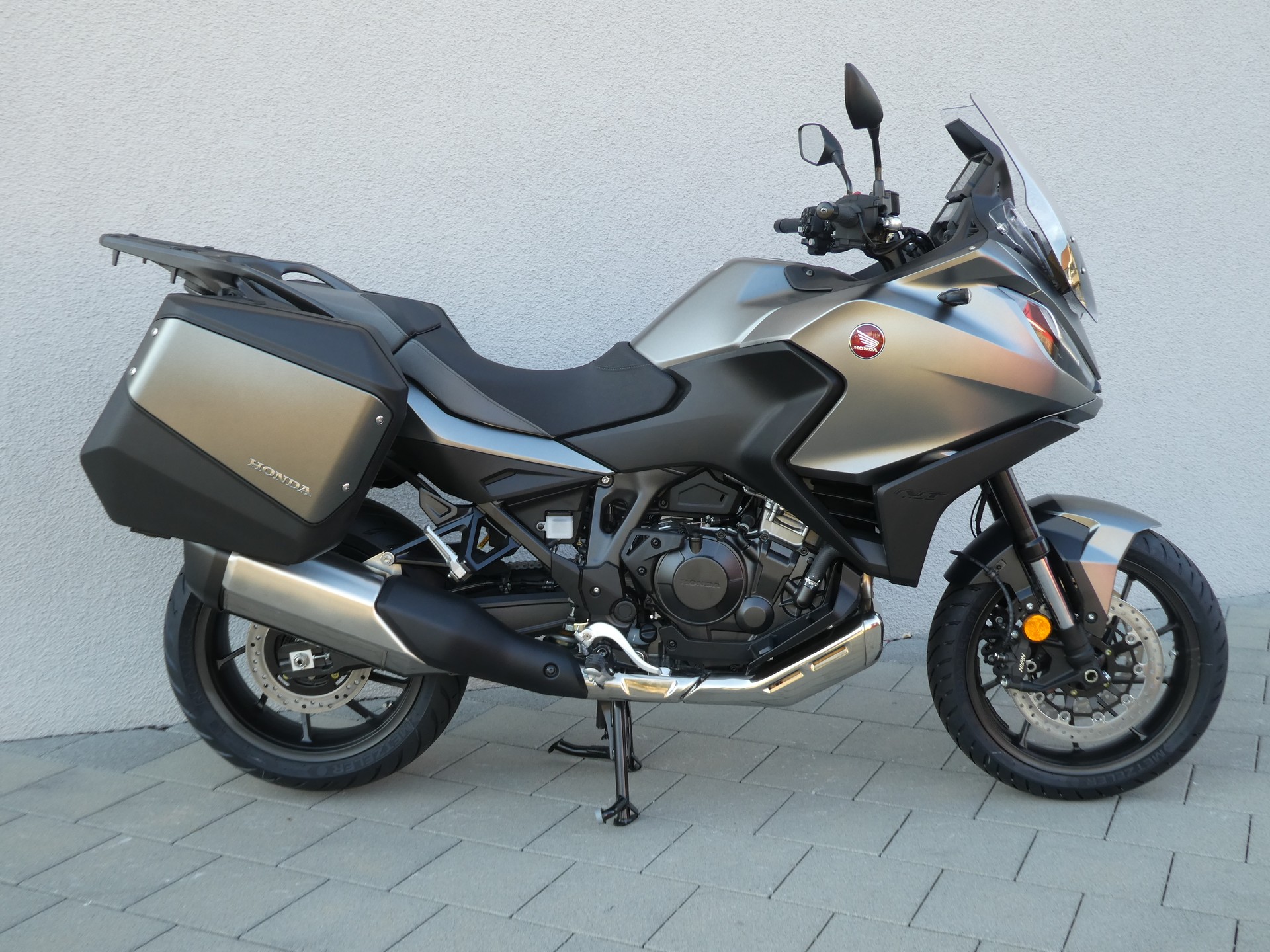 HONDA NT 1100-showroom-element-2