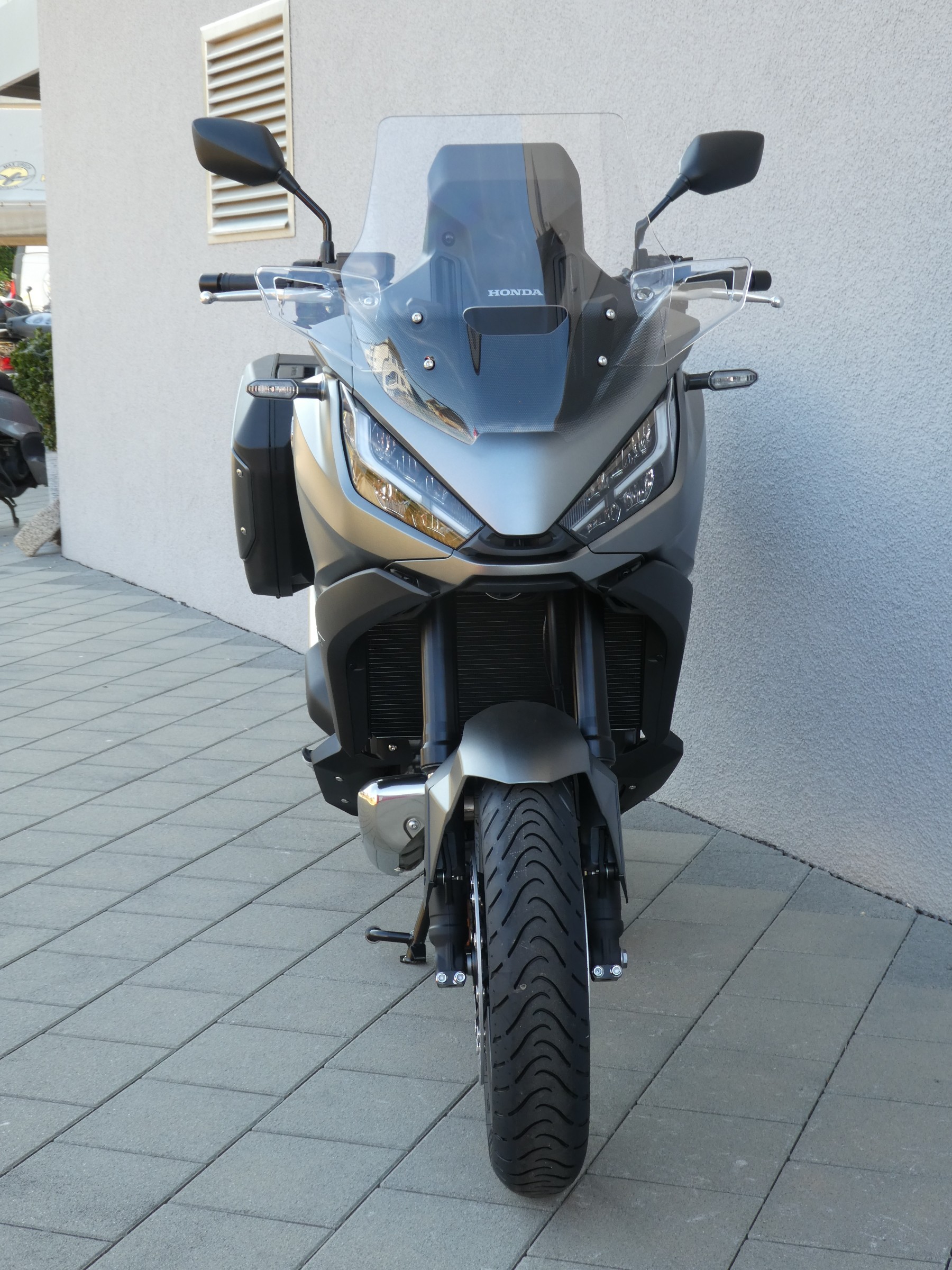 HONDA NT 1100-showroom-element-1