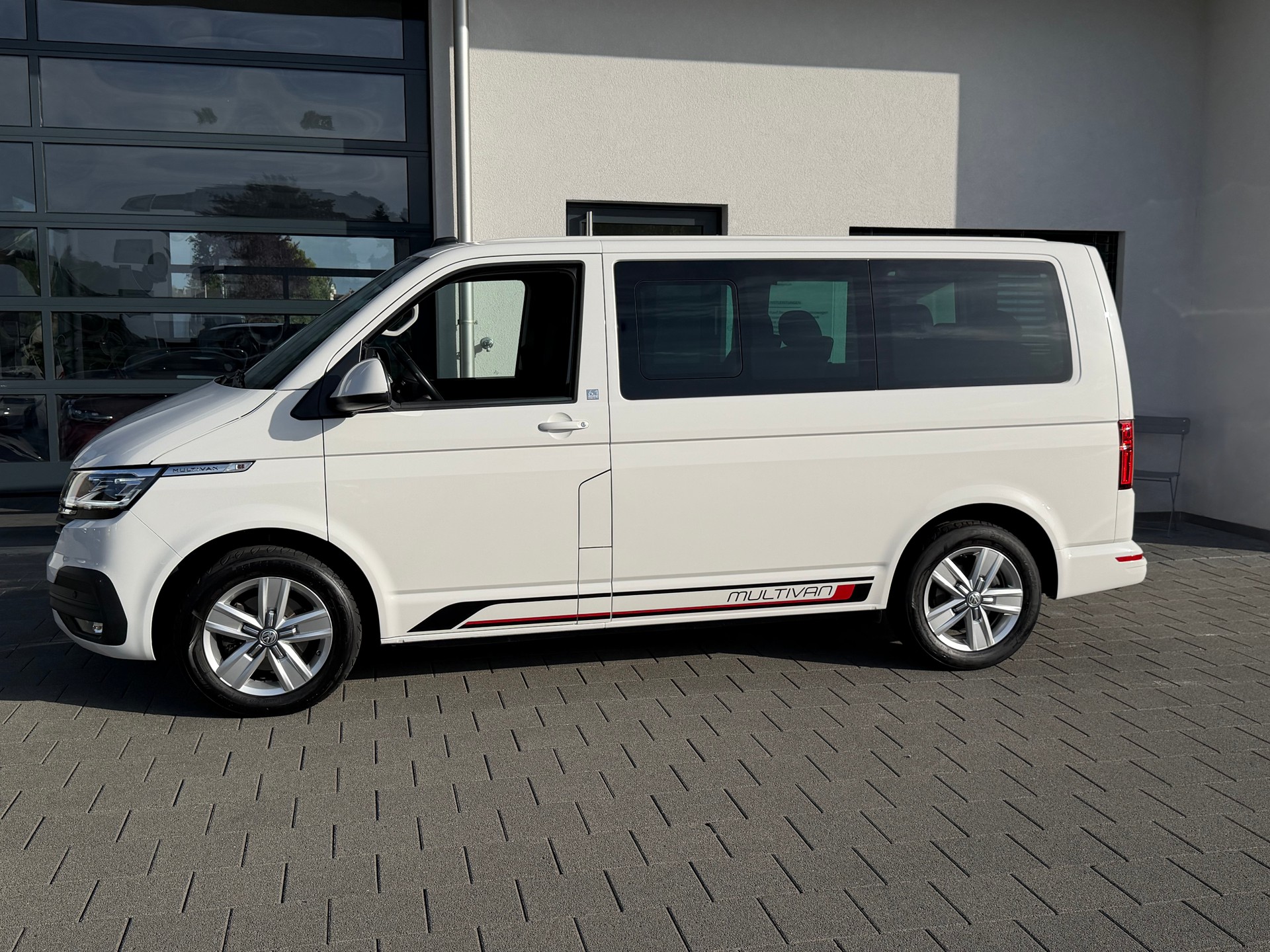VW T6.1 Multivan 2.0 TDI Trendline Liberty 4Motion DSG-image-3