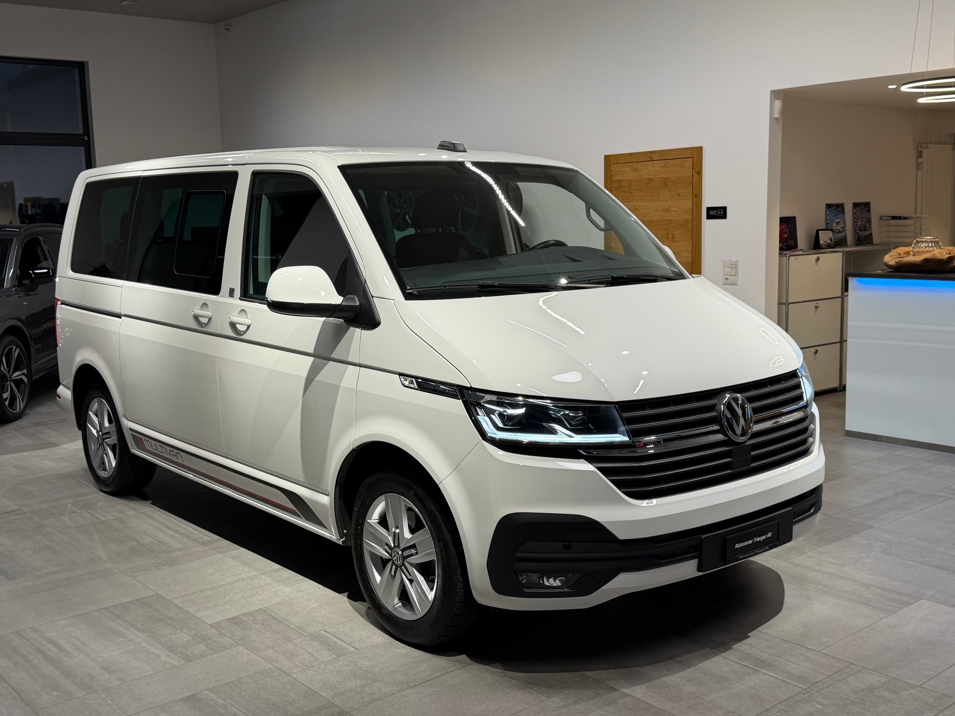 VW T6.1 Multivan 2.0 TDI Trendline Liberty 4Motion DSG-image-5