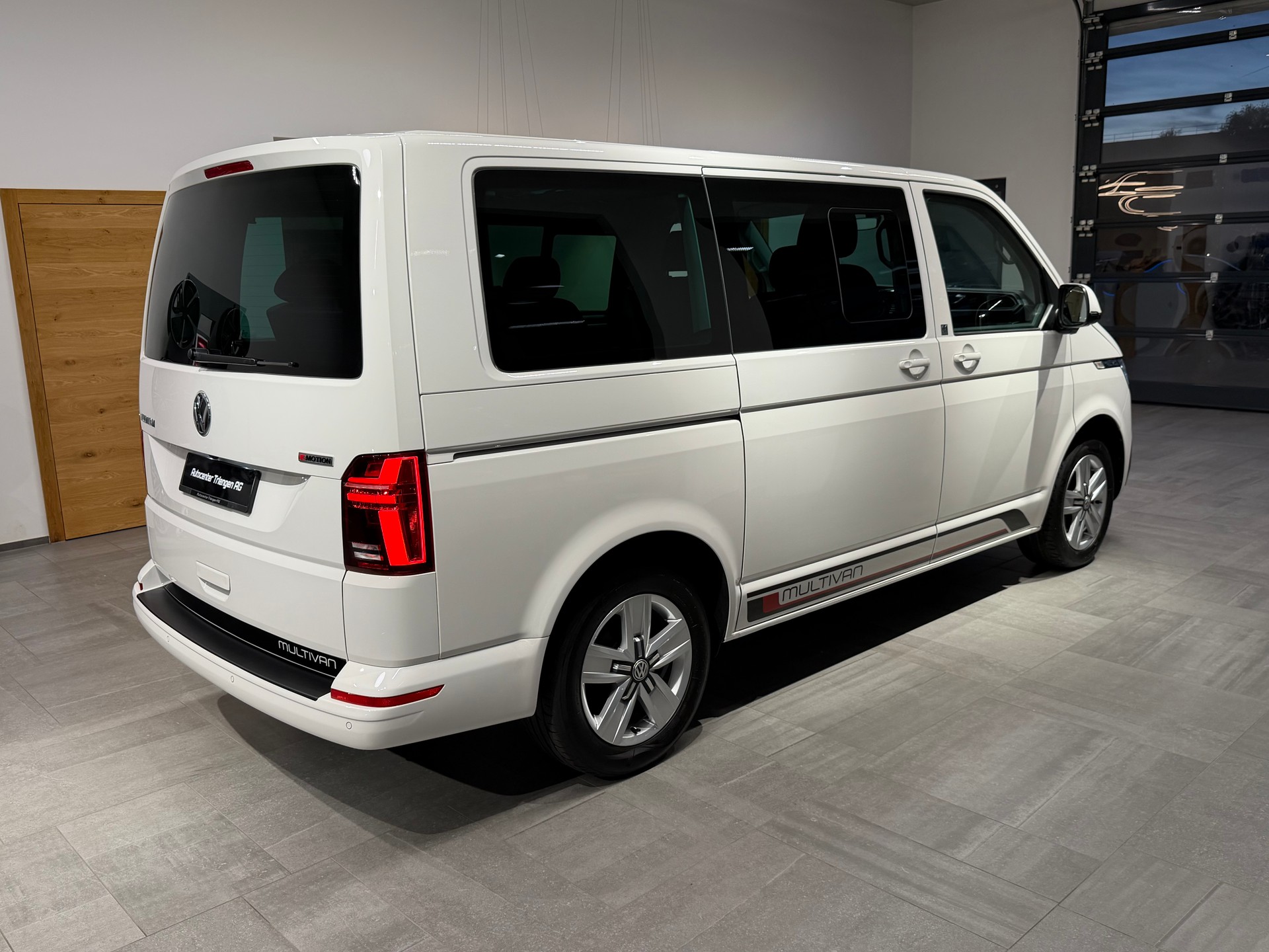 VW T6.1 Multivan 2.0 TDI Trendline Liberty 4Motion DSG-image-8