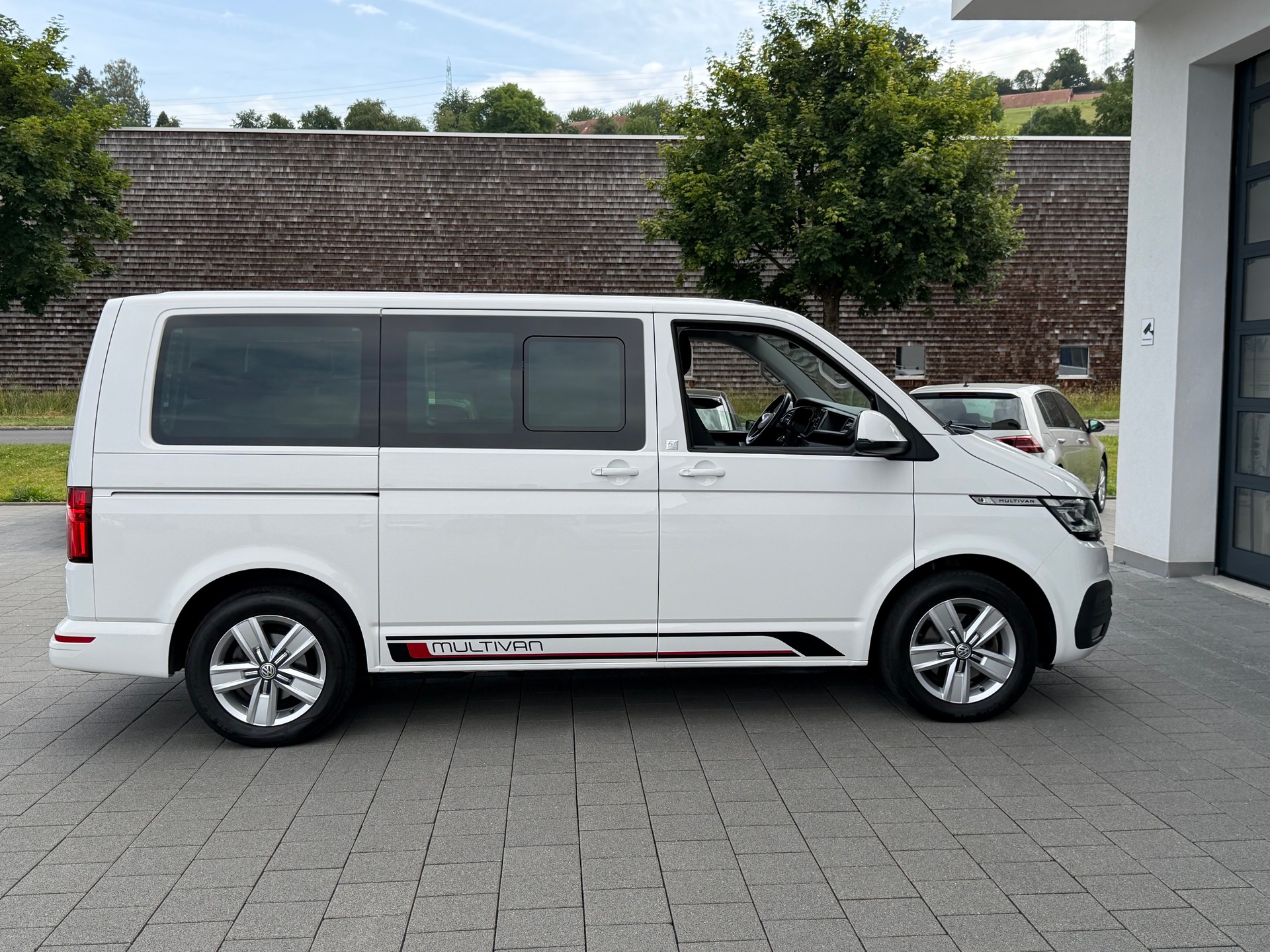 VW T6.1 Multivan 2.0 TDI Trendline Liberty 4Motion DSG-image-10