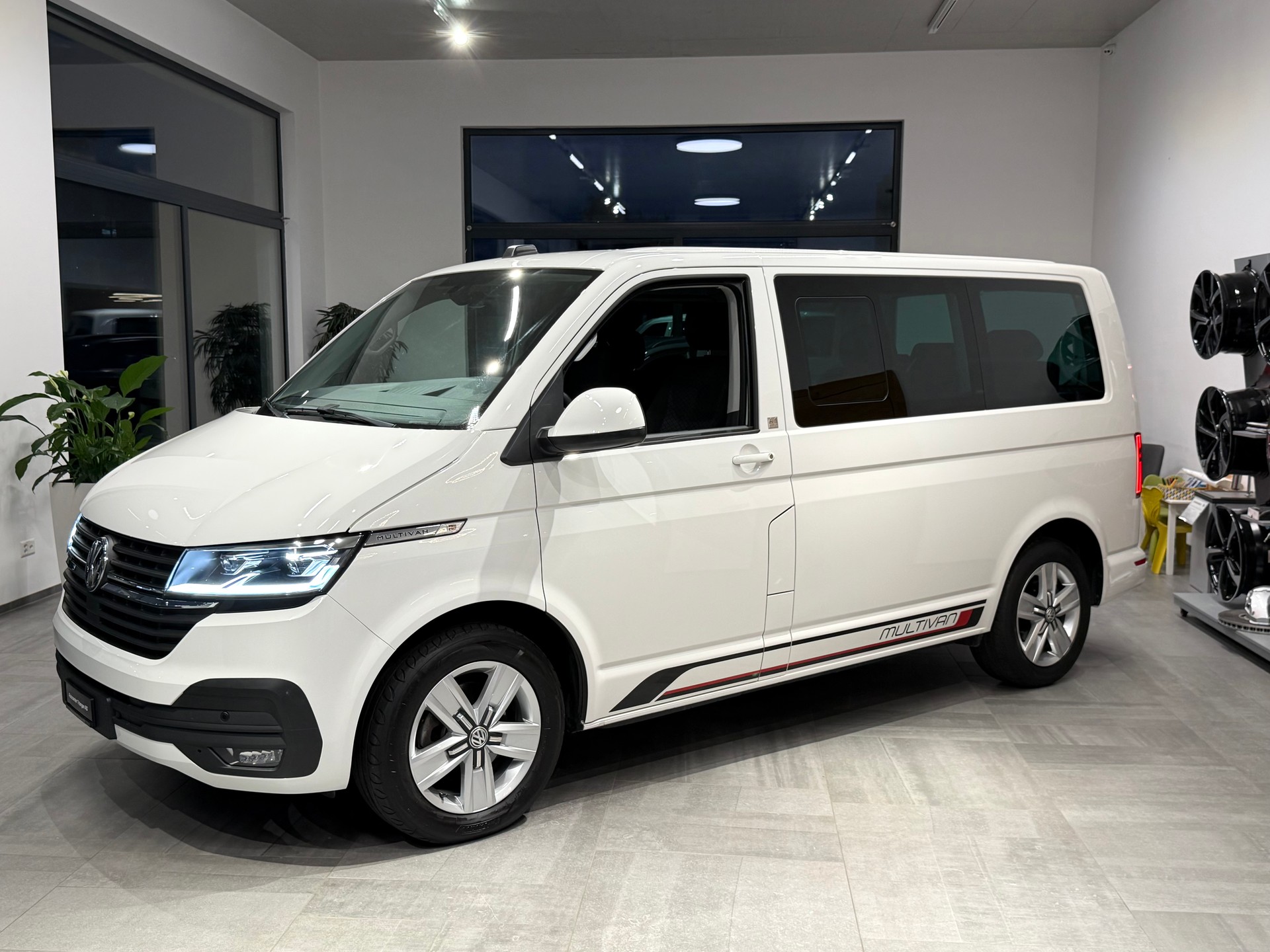 VW T6.1 Multivan 2.0 TDI Trendline Liberty 4Motion DSG-image-0