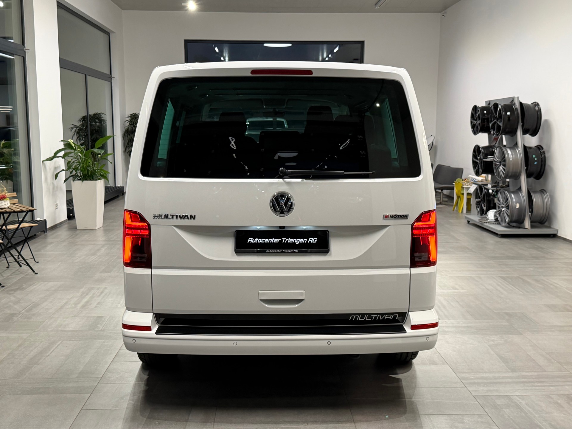 VW T6.1 Multivan 2.0 TDI Trendline Liberty 4Motion DSG-image-11
