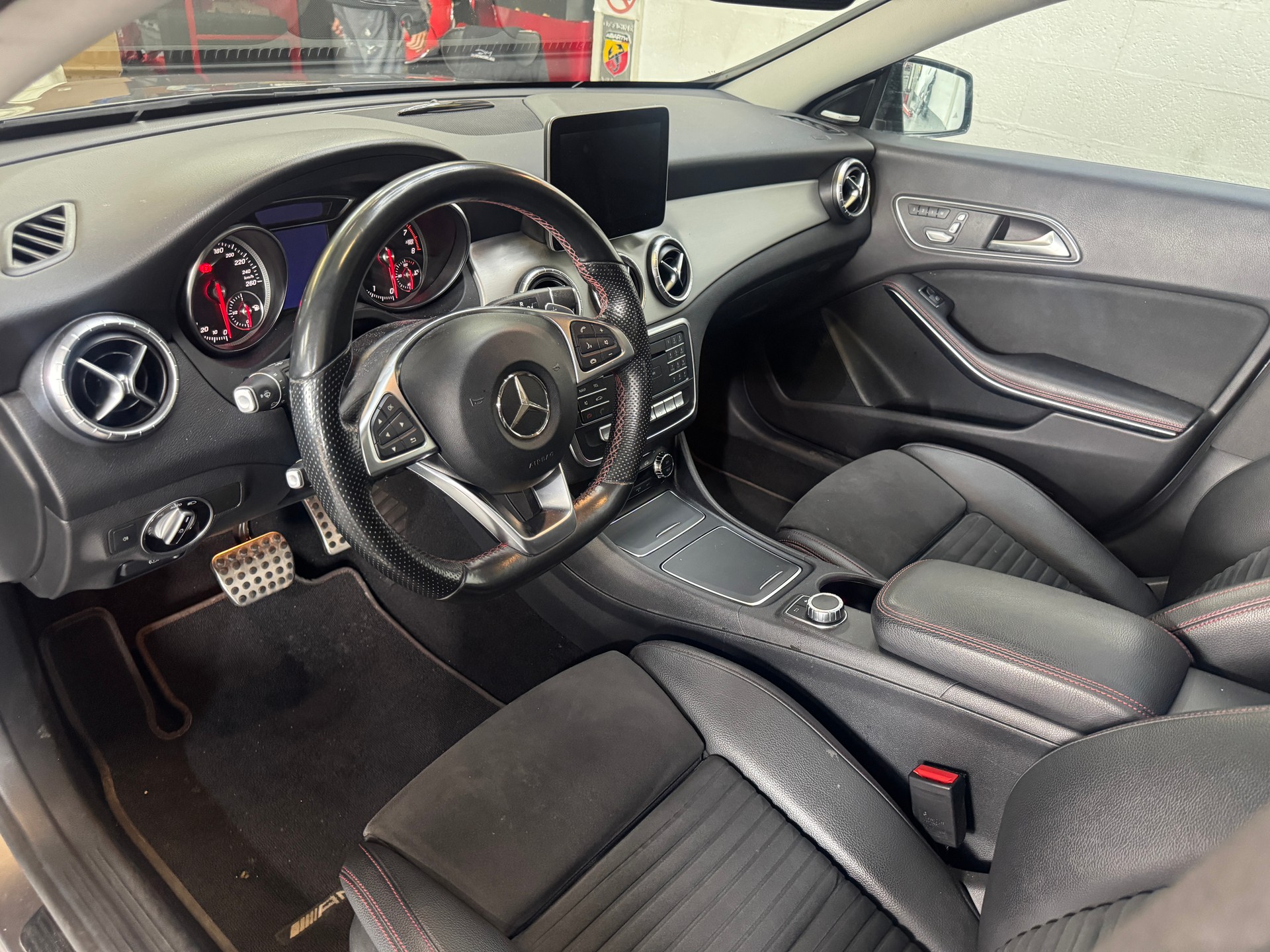 MERCEDES-BENZ CLA Shooting Brake 250 AMG Line 4Matic 7G-DCT-image-4