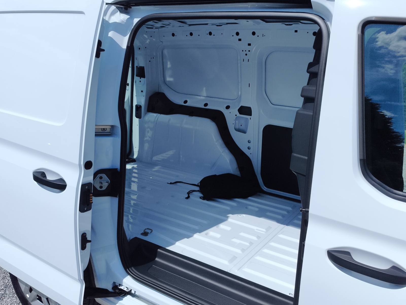 FORD Grand Transit Connect 1.5 PHEV-image-19