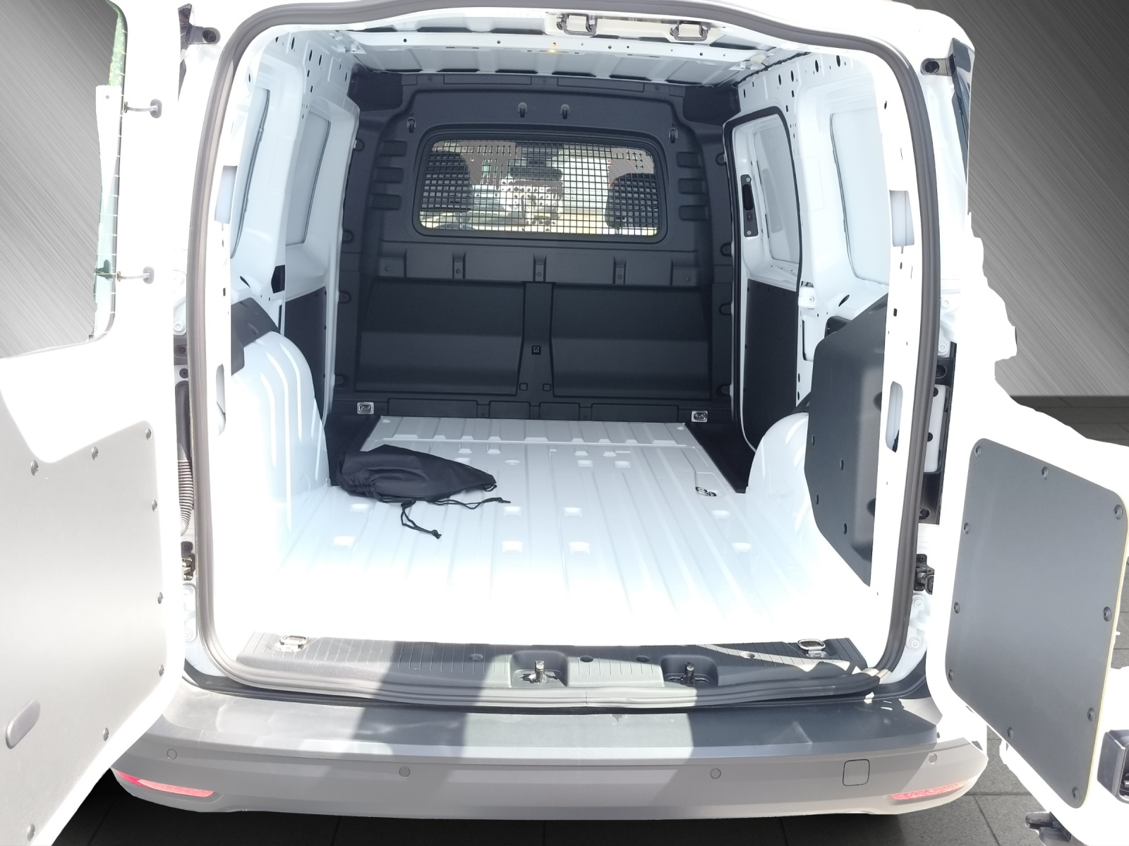FORD Grand Transit Connect 1.5 PHEV-image-13