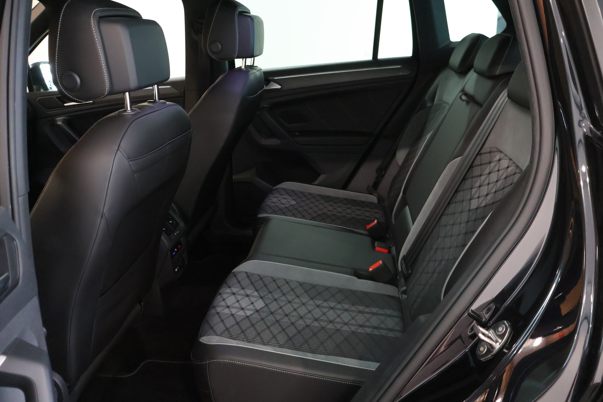 VW Tiguan 2.0TSI R-Line 4Motion DSG-image-11