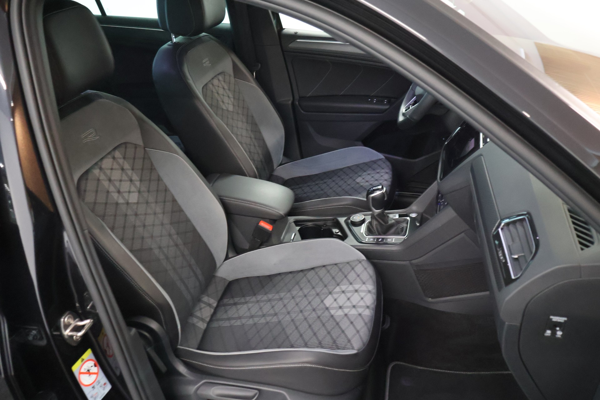 VW Tiguan 2.0TSI R-Line 4Motion DSG-image-15