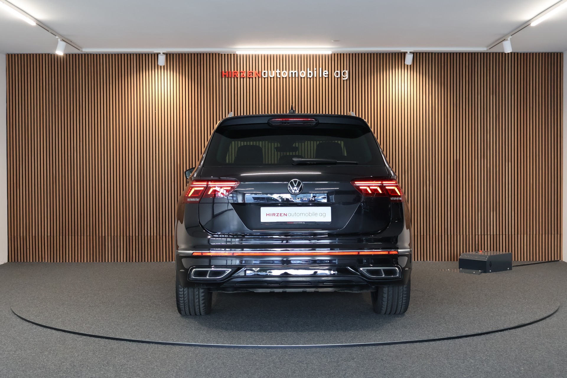 VW Tiguan 2.0TSI R-Line 4Motion DSG-image-3