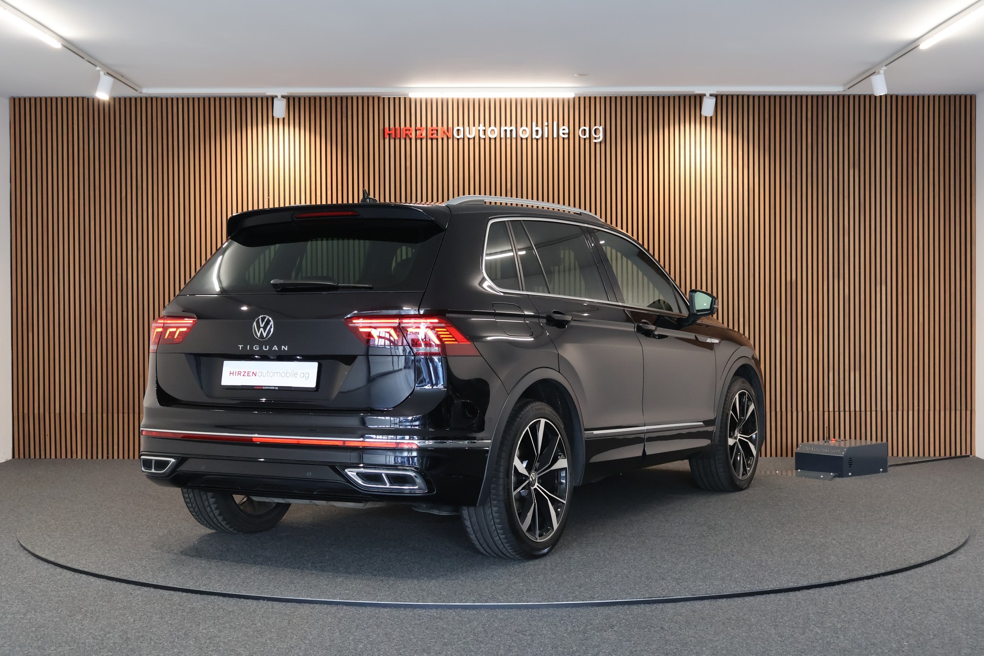 VW Tiguan 2.0TSI R-Line 4Motion DSG-image-4